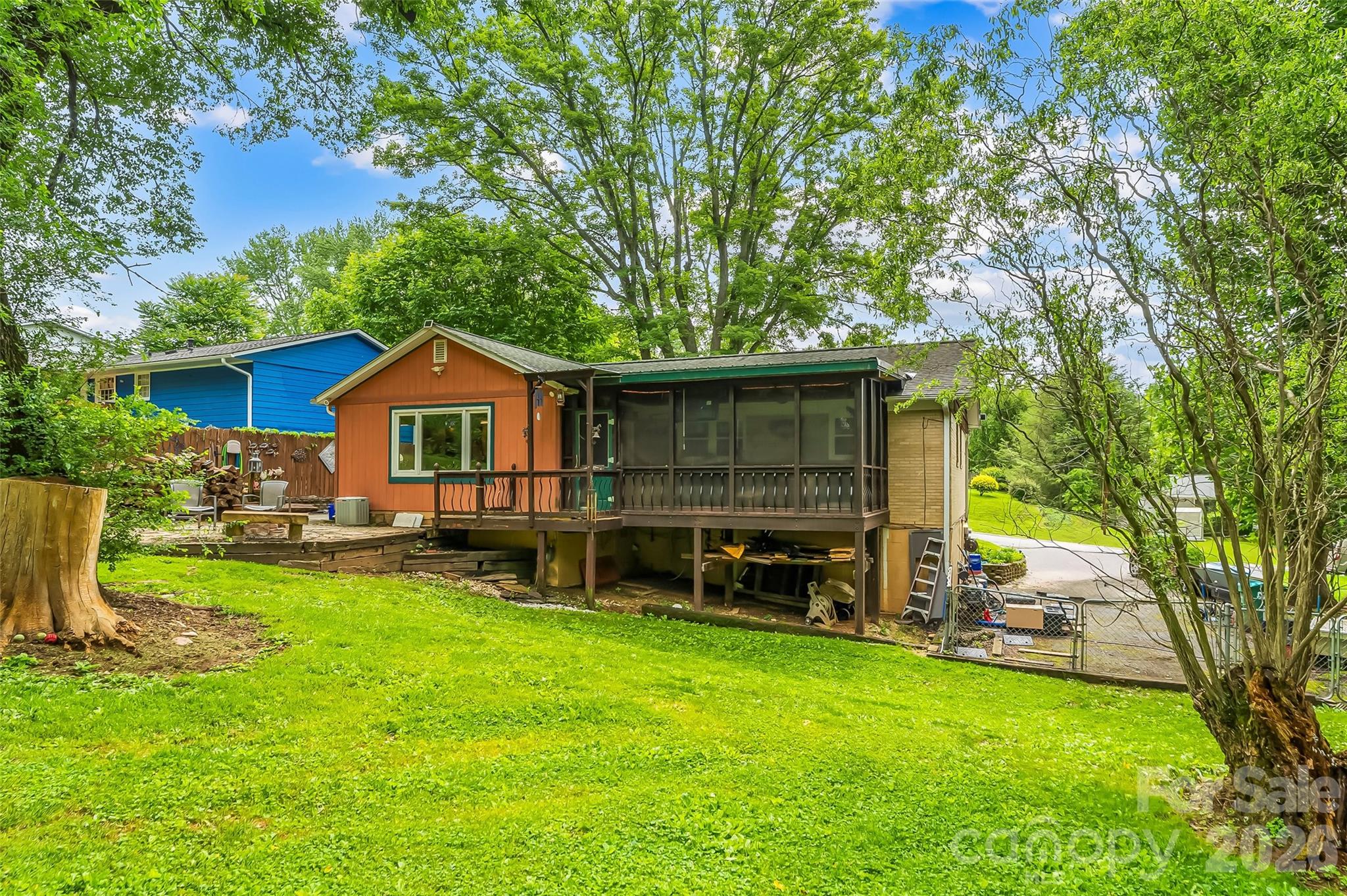 10 Oak Leaf Lane — Arden