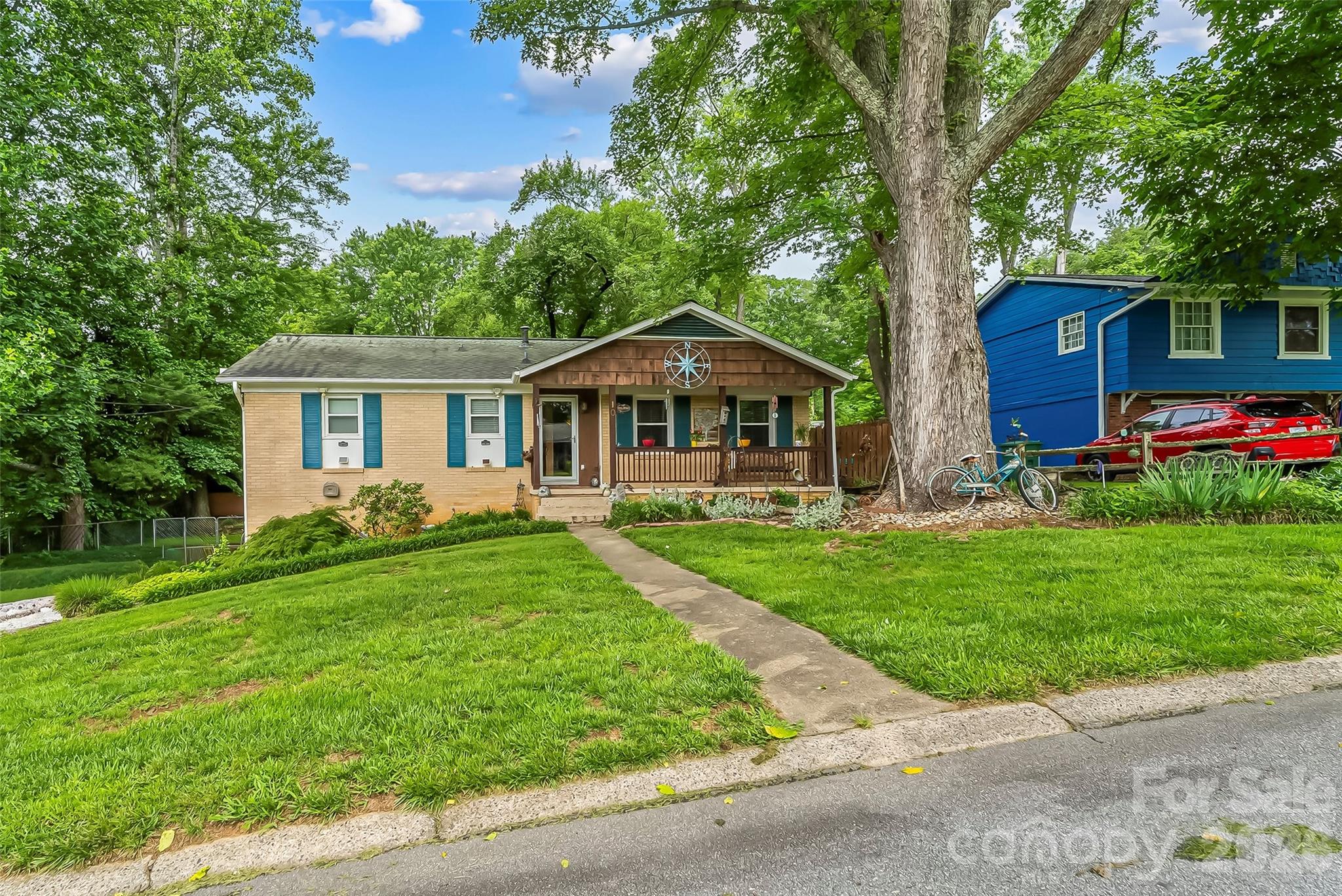 10 Oak Leaf Lane — Arden