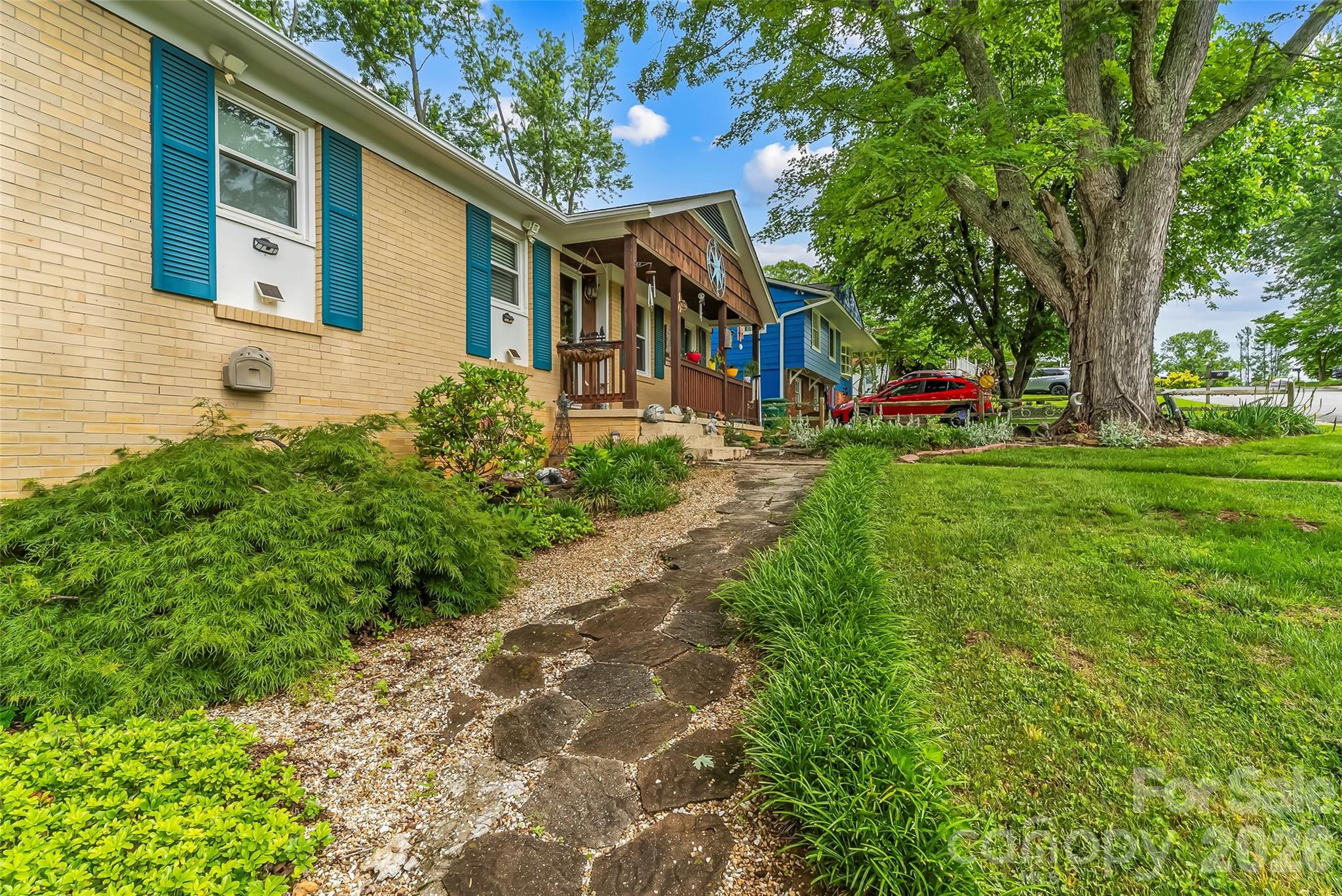 10 Oak Leaf Lane — Arden