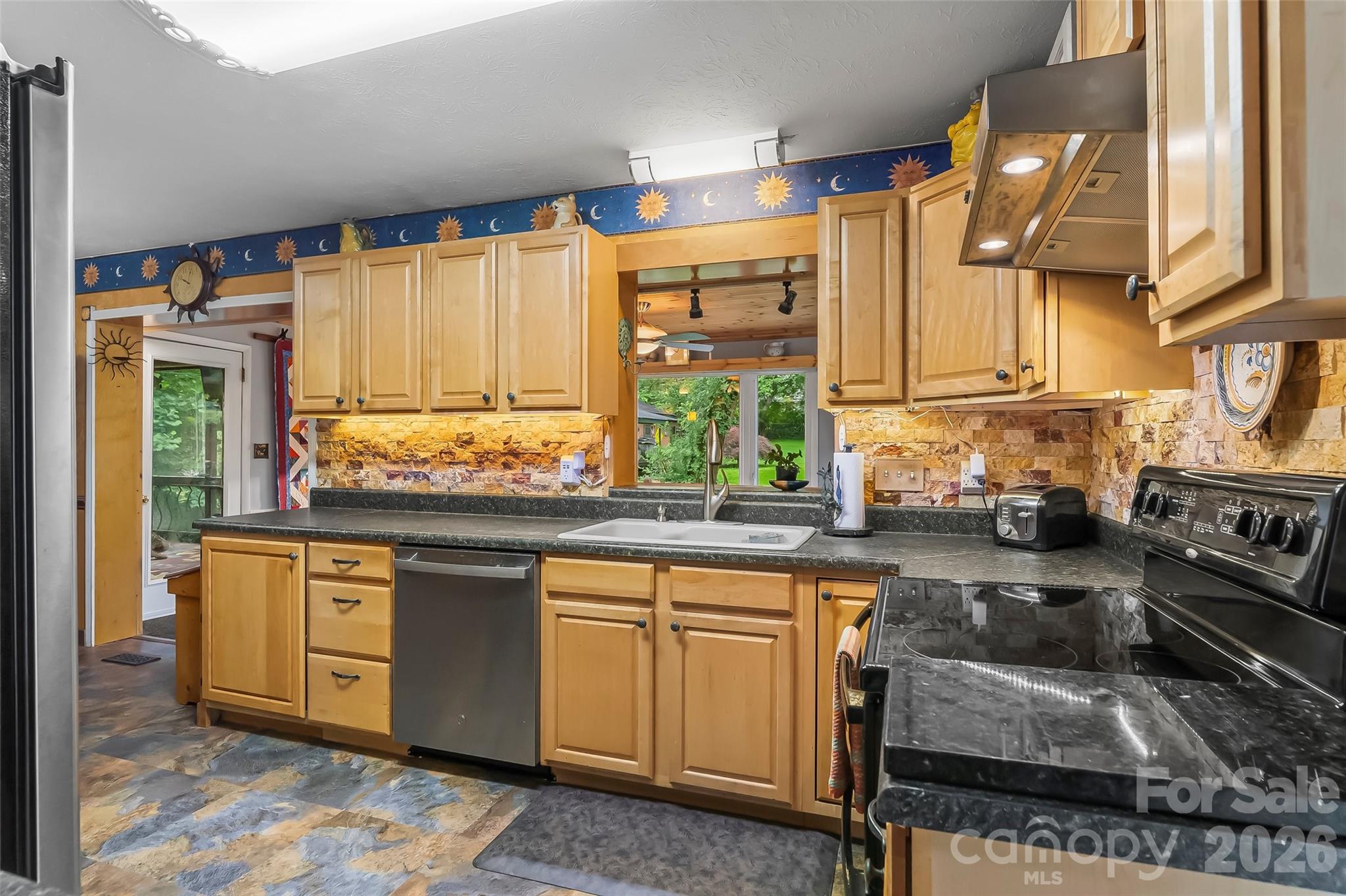10 Oak Leaf Lane — Arden