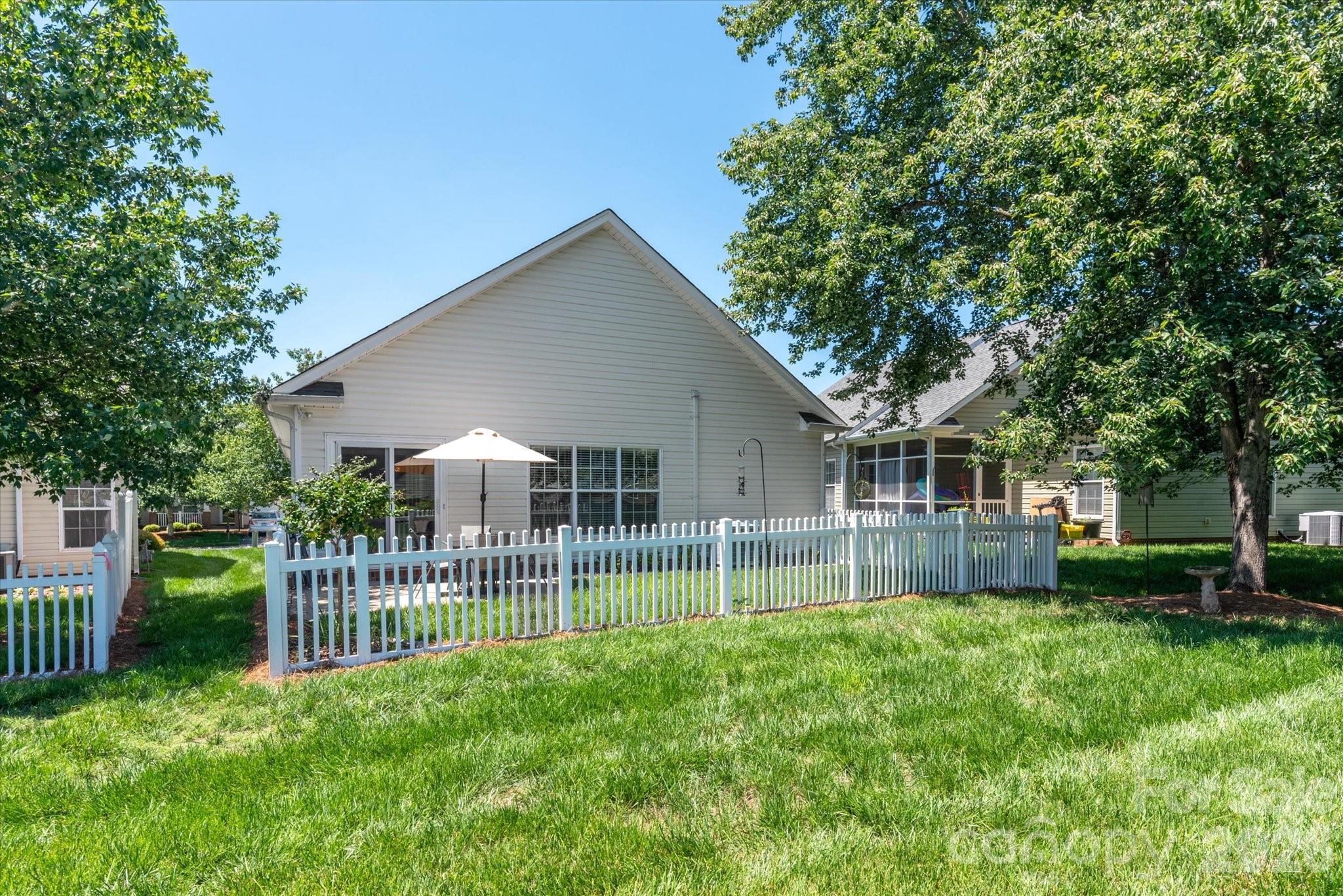 1047 Curry Way — Matthews