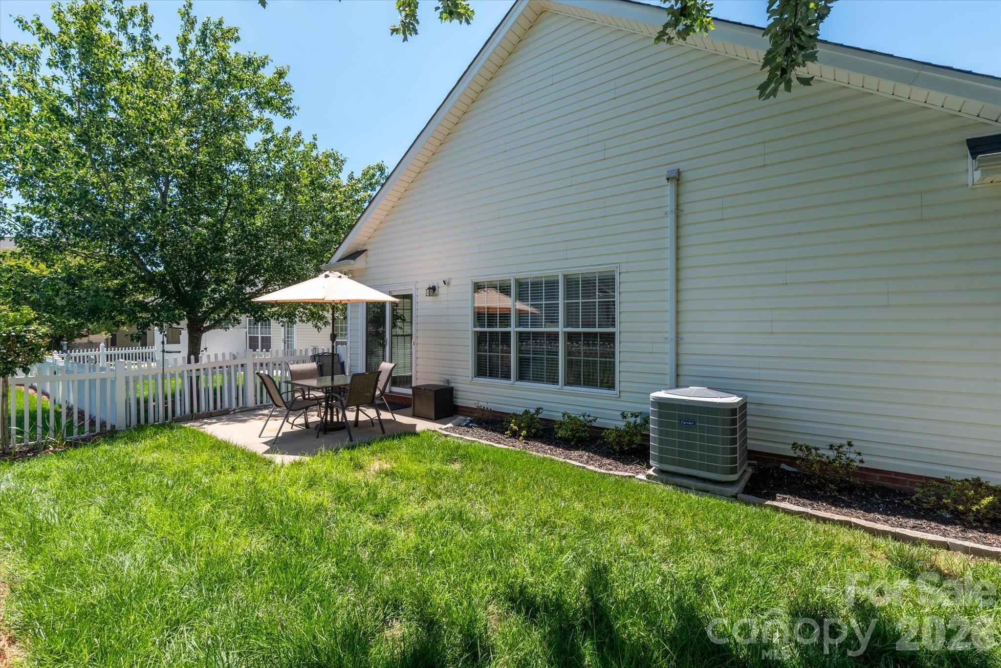 1047 Curry Way — Matthews