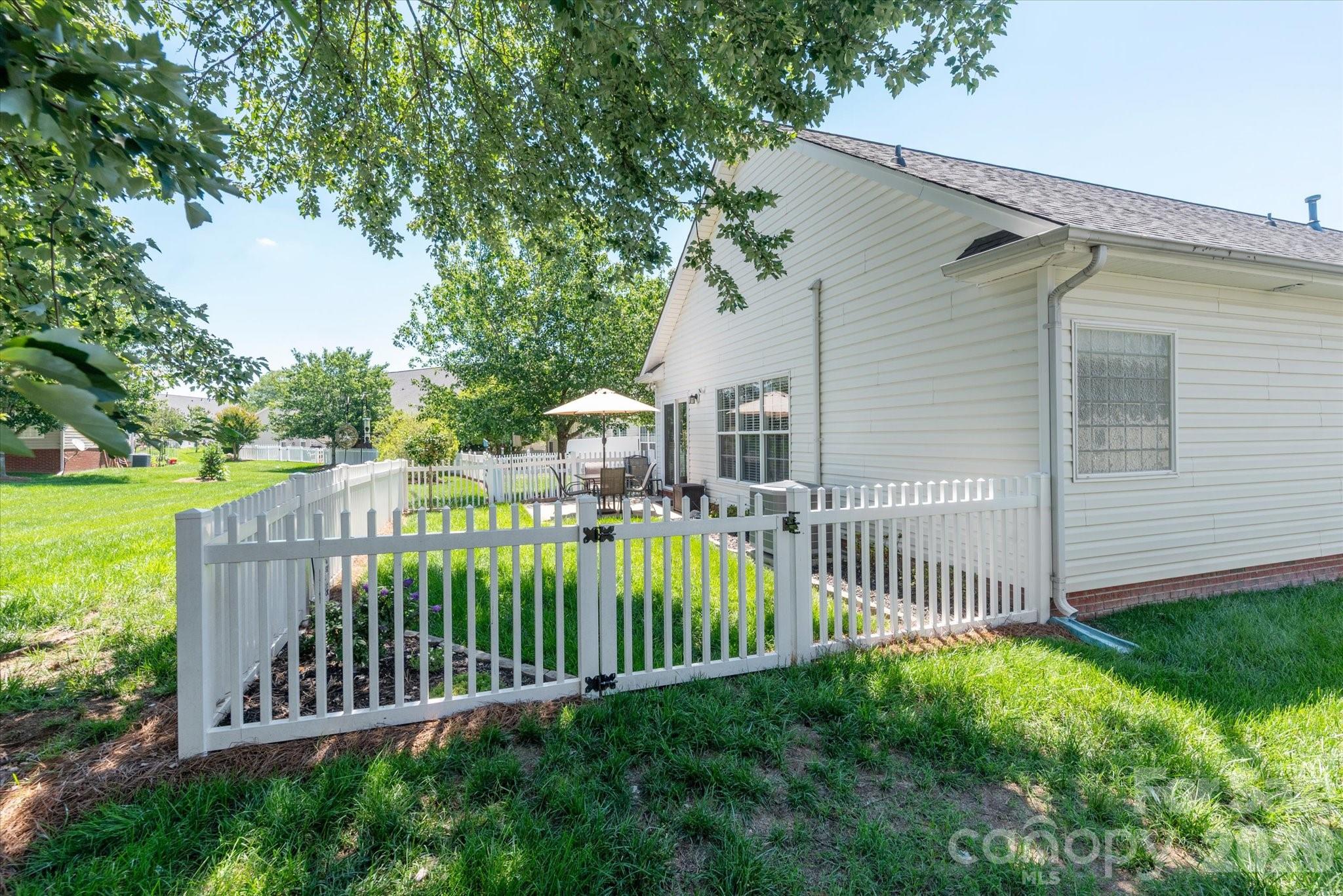 1047 Curry Way — Matthews
