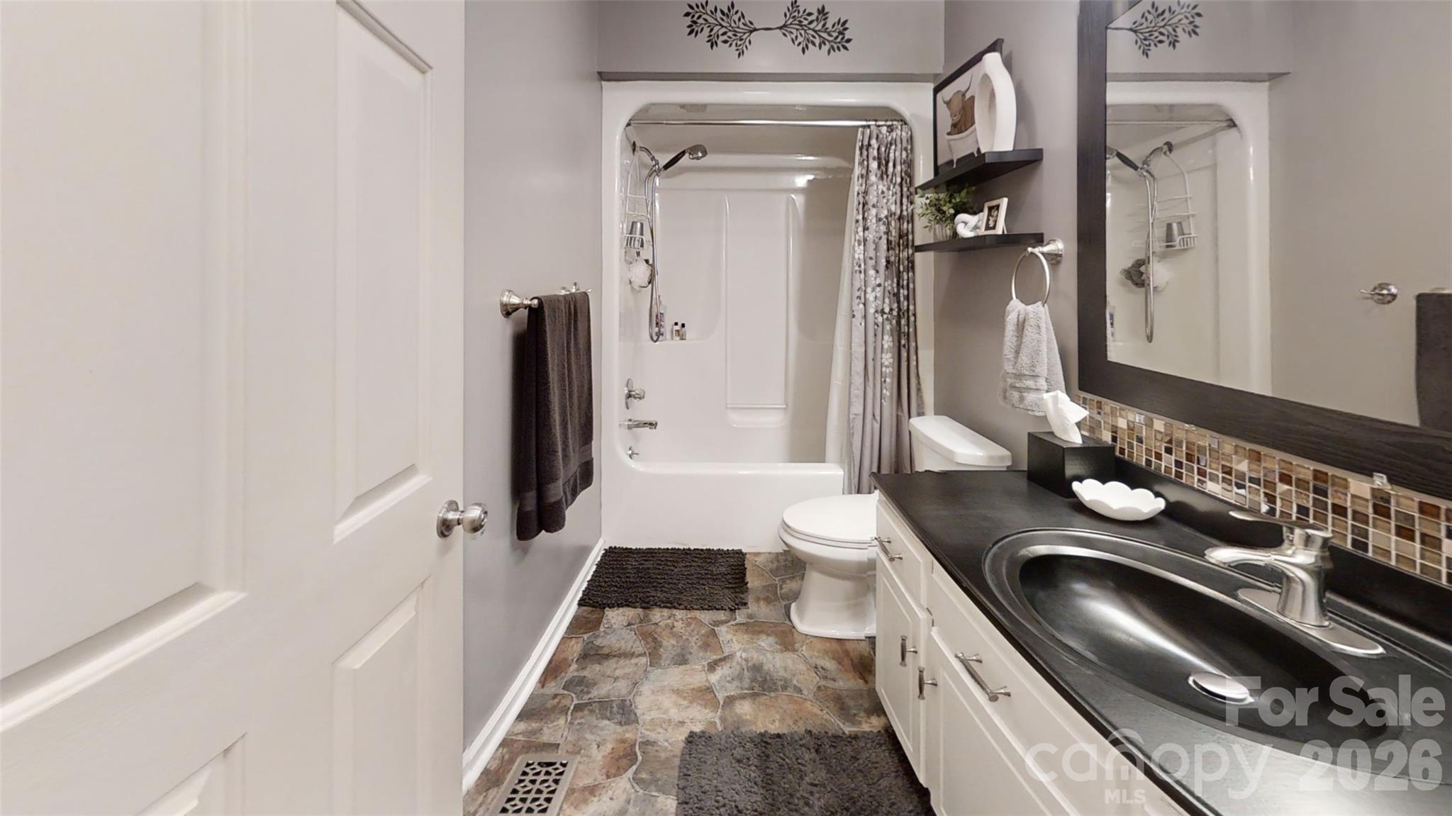 1323 Worthington Place — Lincolnton