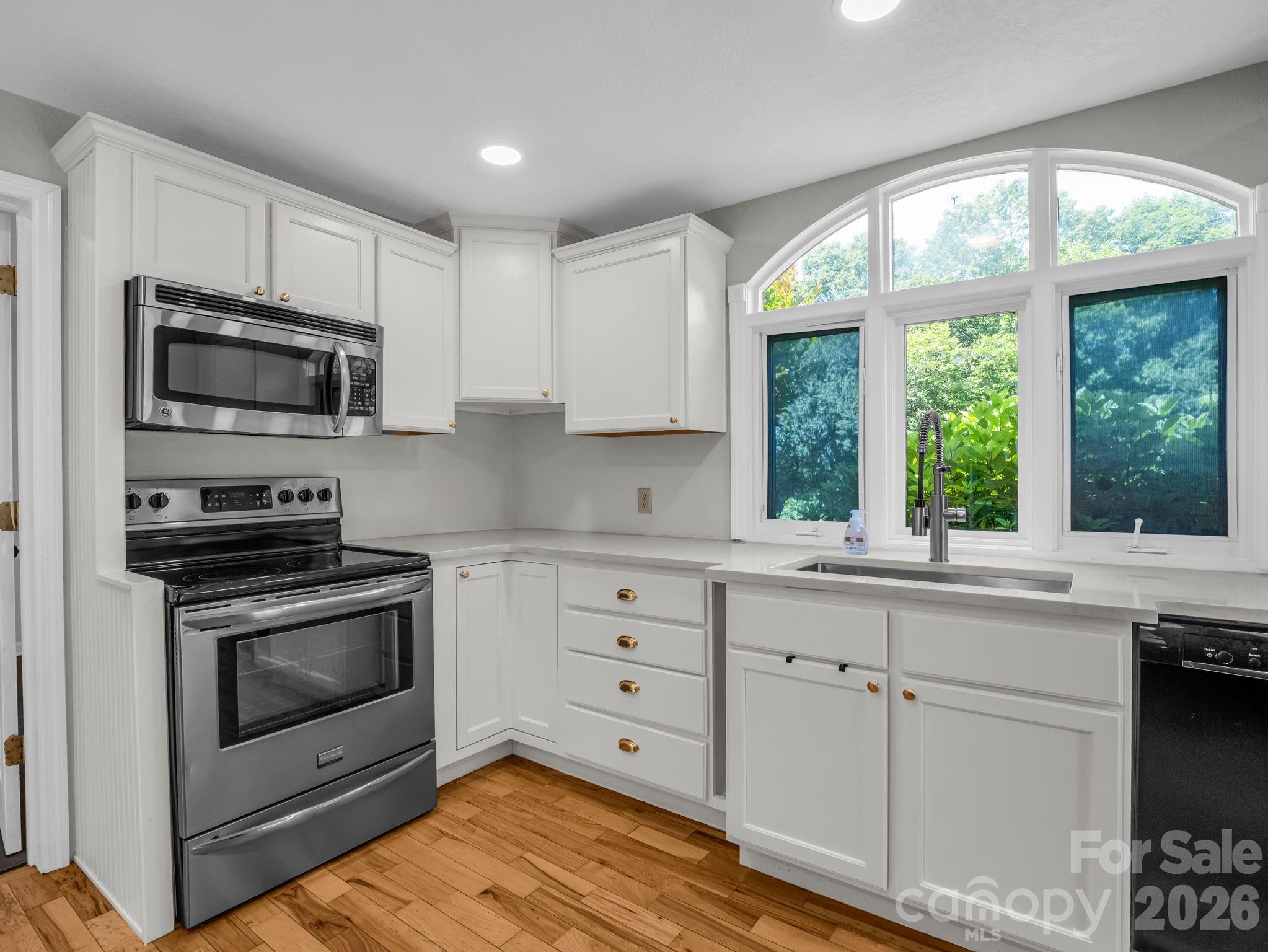 35 Chastain Hill Road — Mills River
