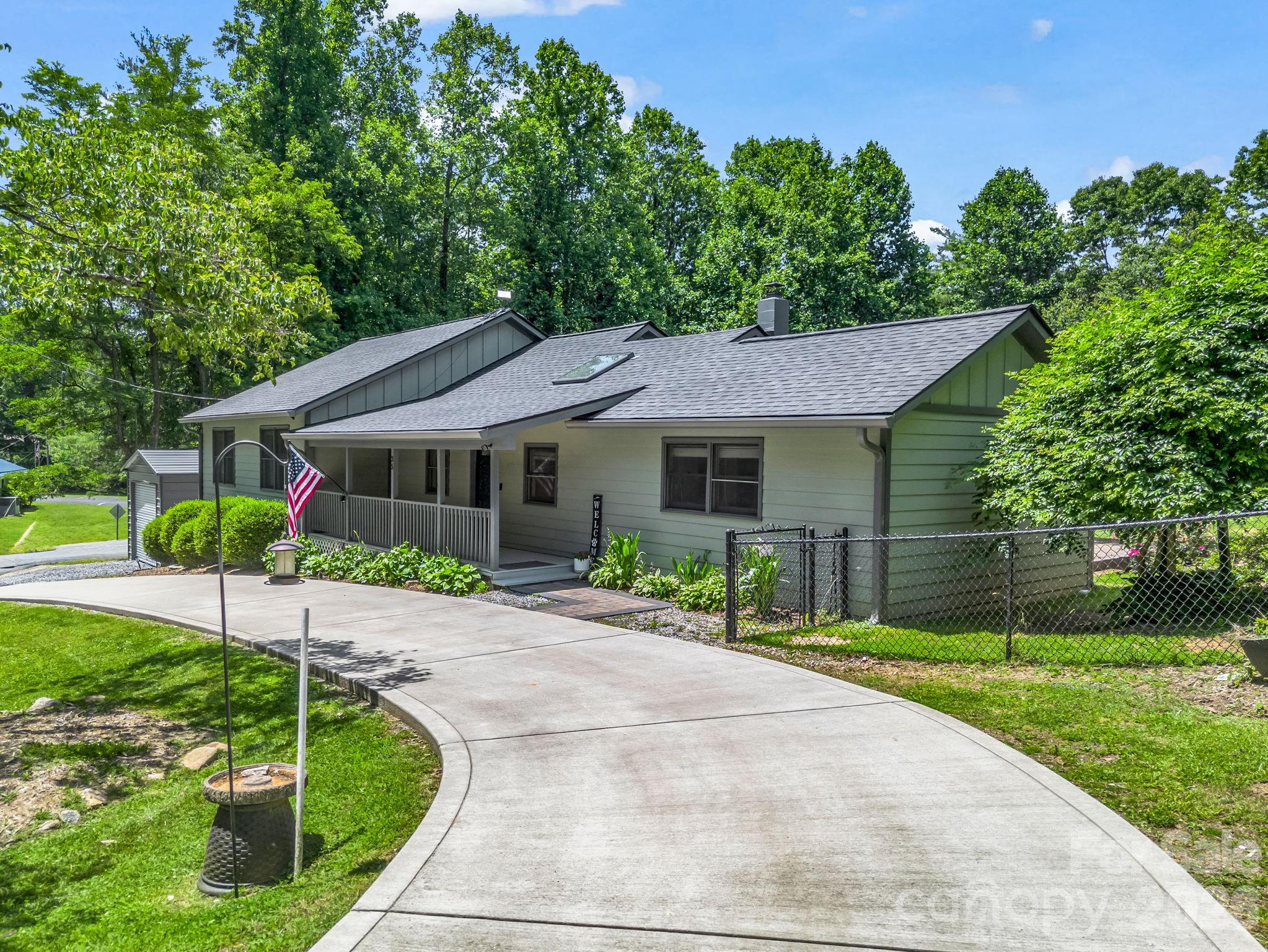 35 Chastain Hill Road — Mills River