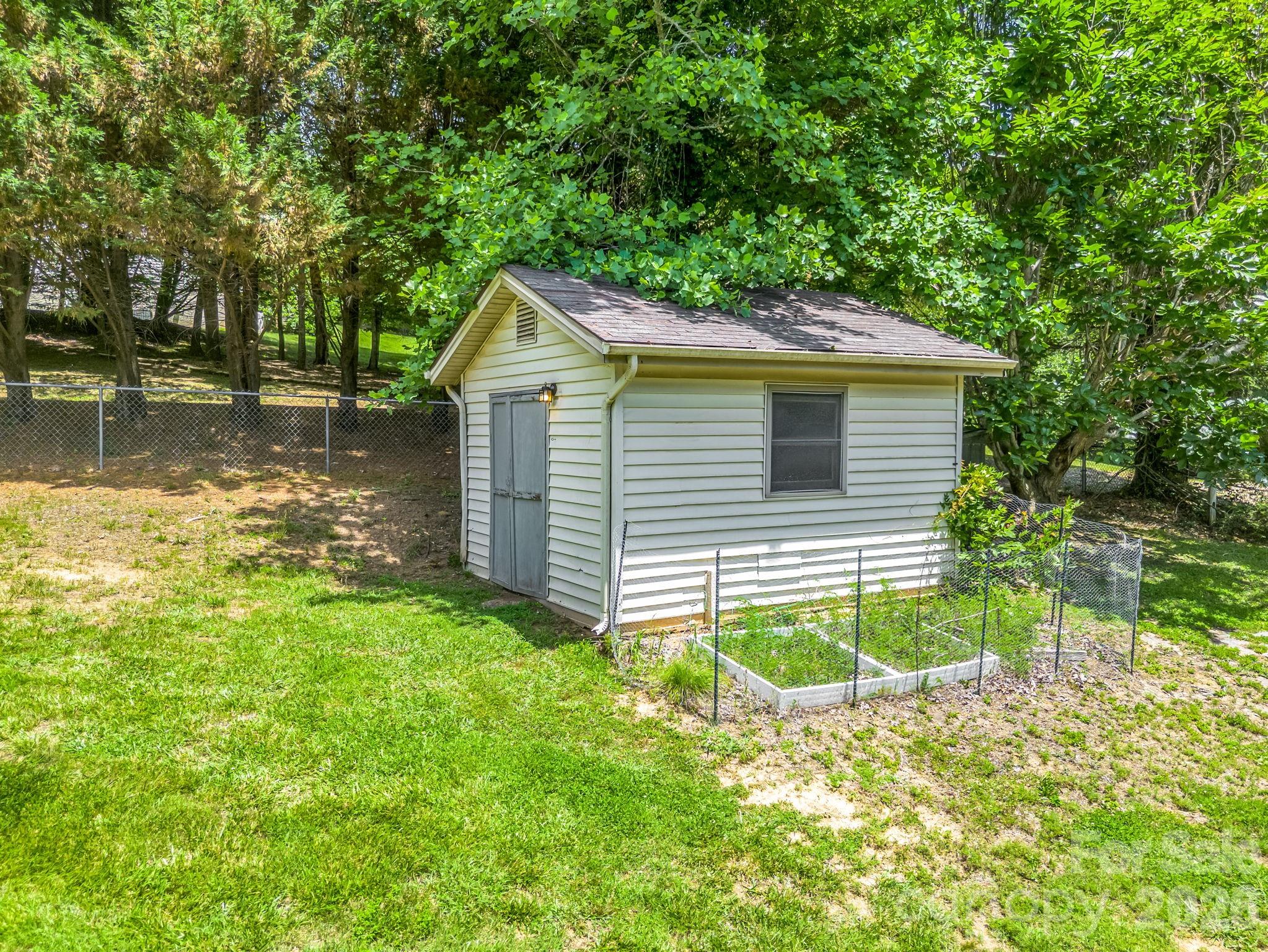 35 Chastain Hill Road — Mills River
