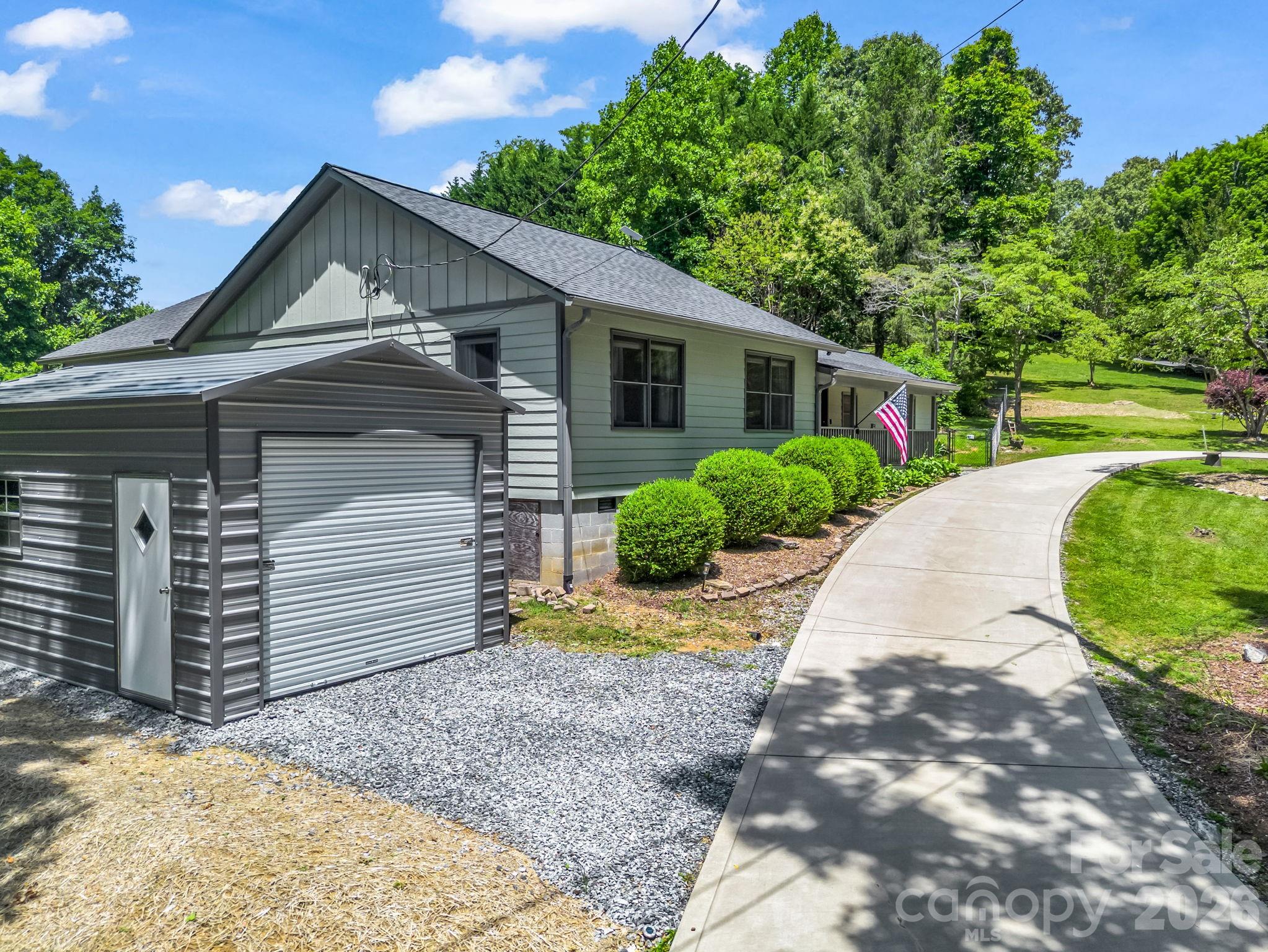 35 Chastain Hill Road — Mills River