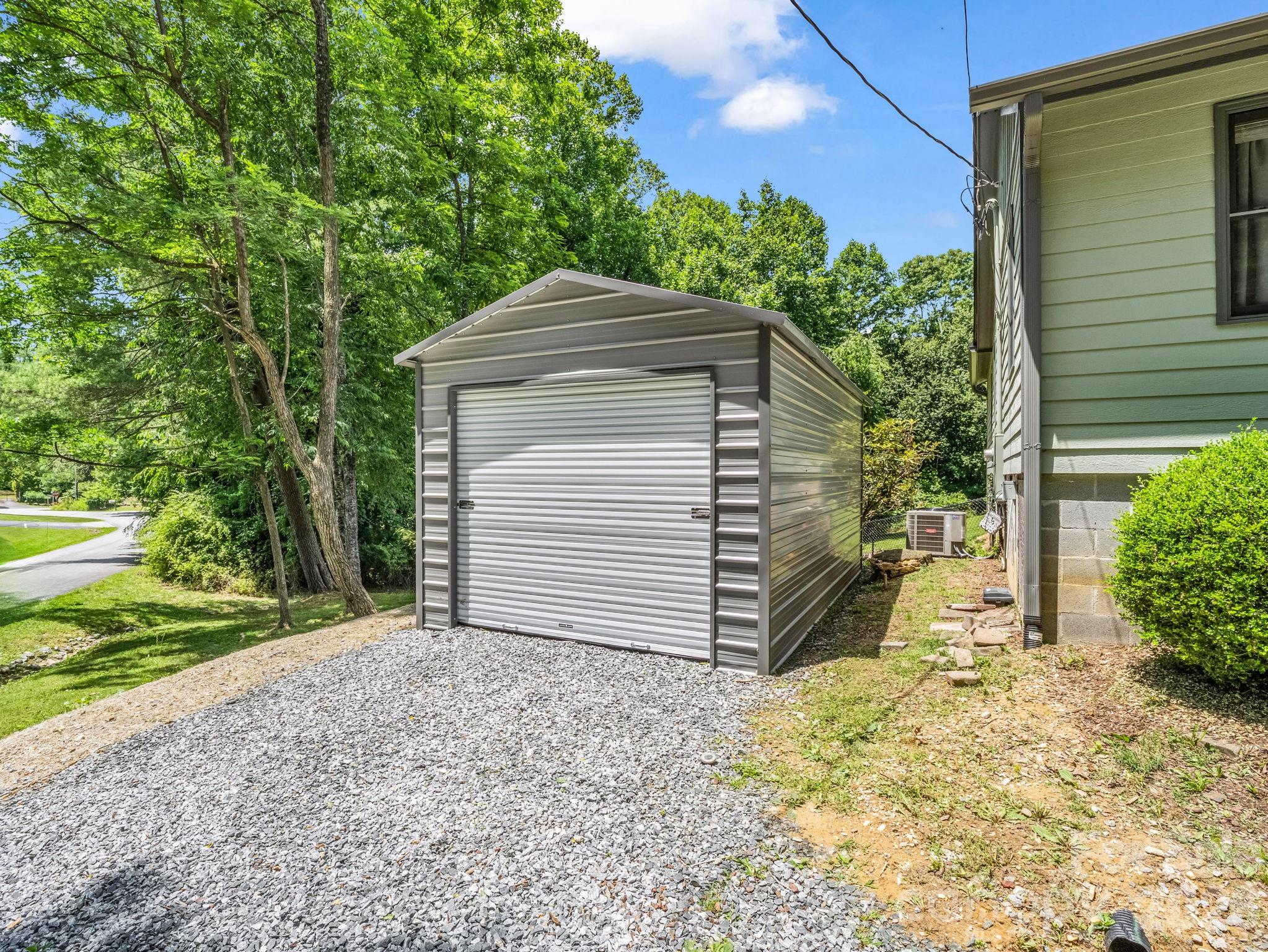 35 Chastain Hill Road — Mills River