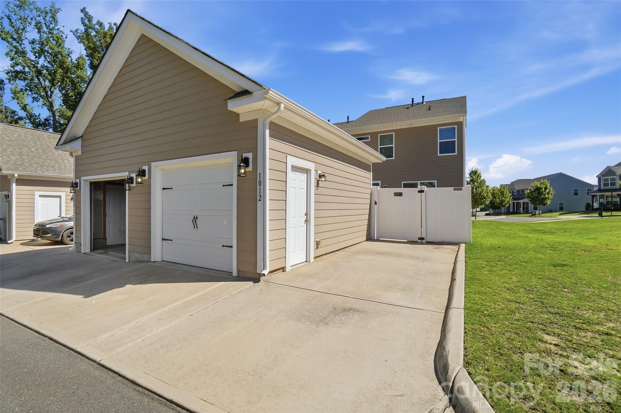 1012 Township Parkway — Belmont