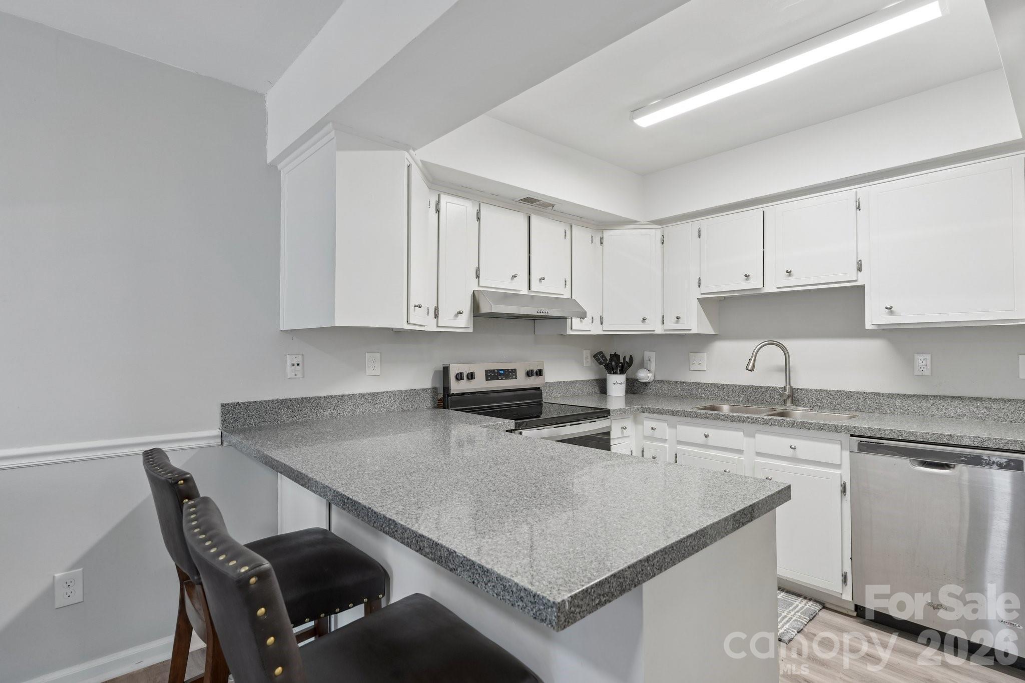 8403 Cricket Lake Drive — Charlotte