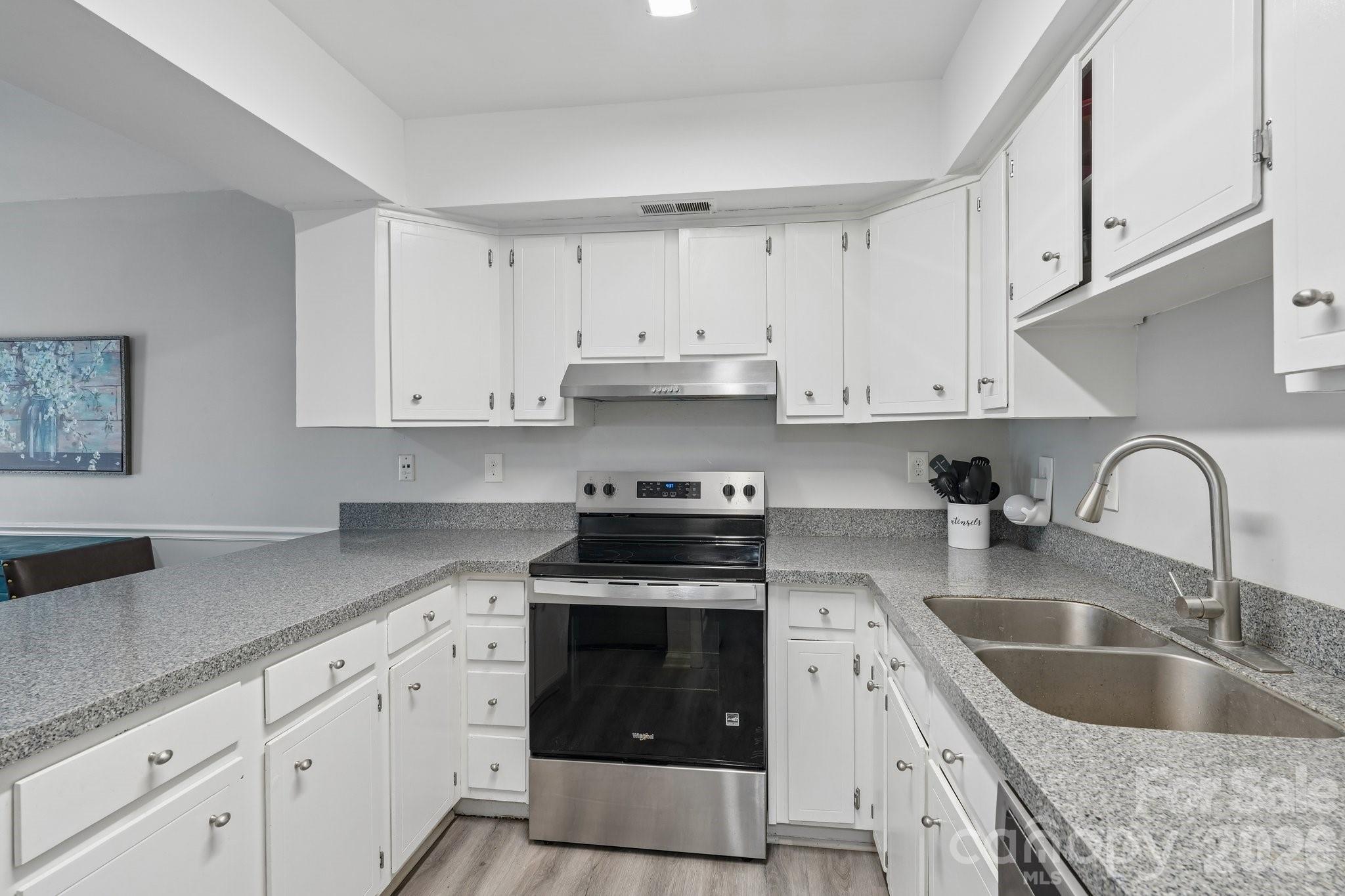 8403 Cricket Lake Drive — Charlotte