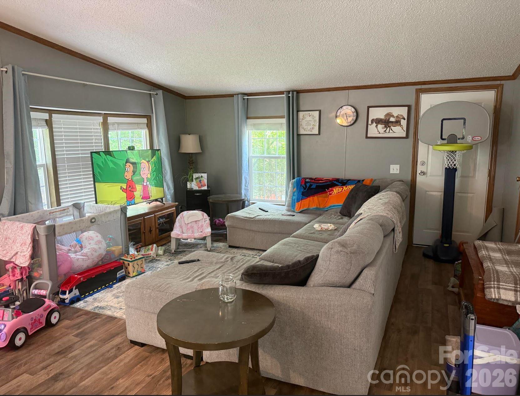 811 Turkey Pen Gap Road — Horse Shoe