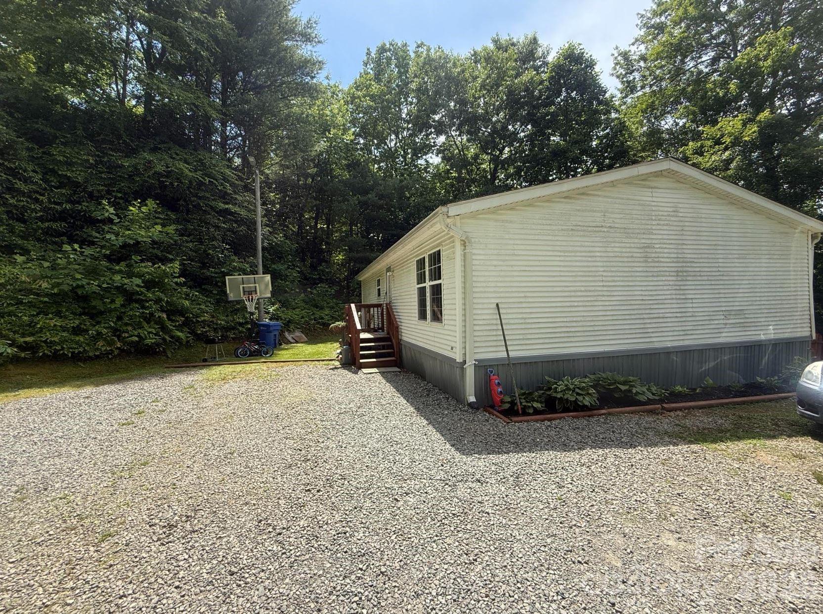 811 Turkey Pen Gap Road — Horse Shoe