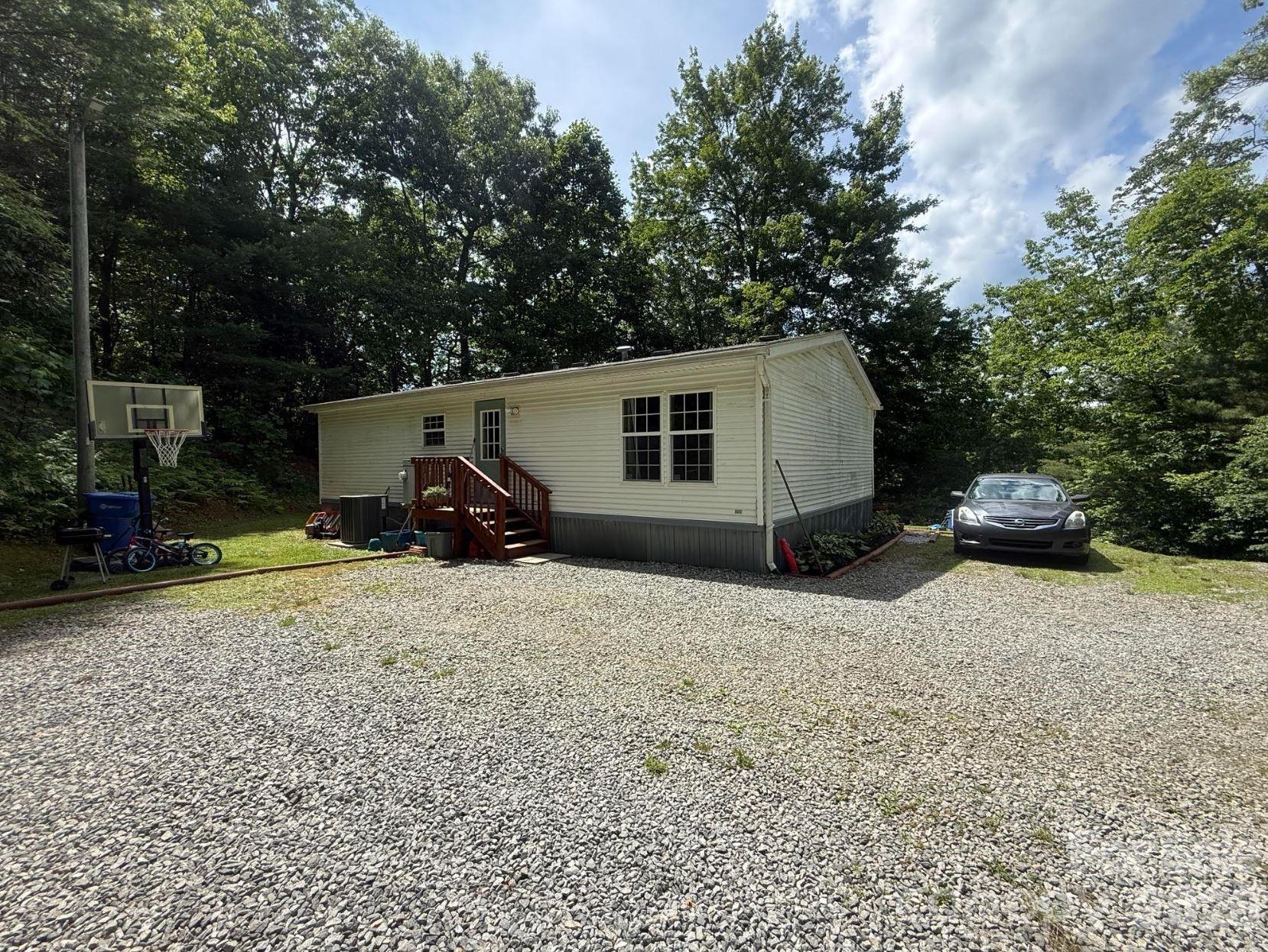 811 Turkey Pen Gap Road — Horse Shoe