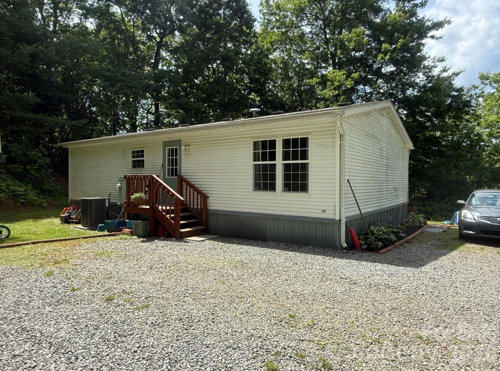 811 Turkey Pen Gap Road — Horse Shoe