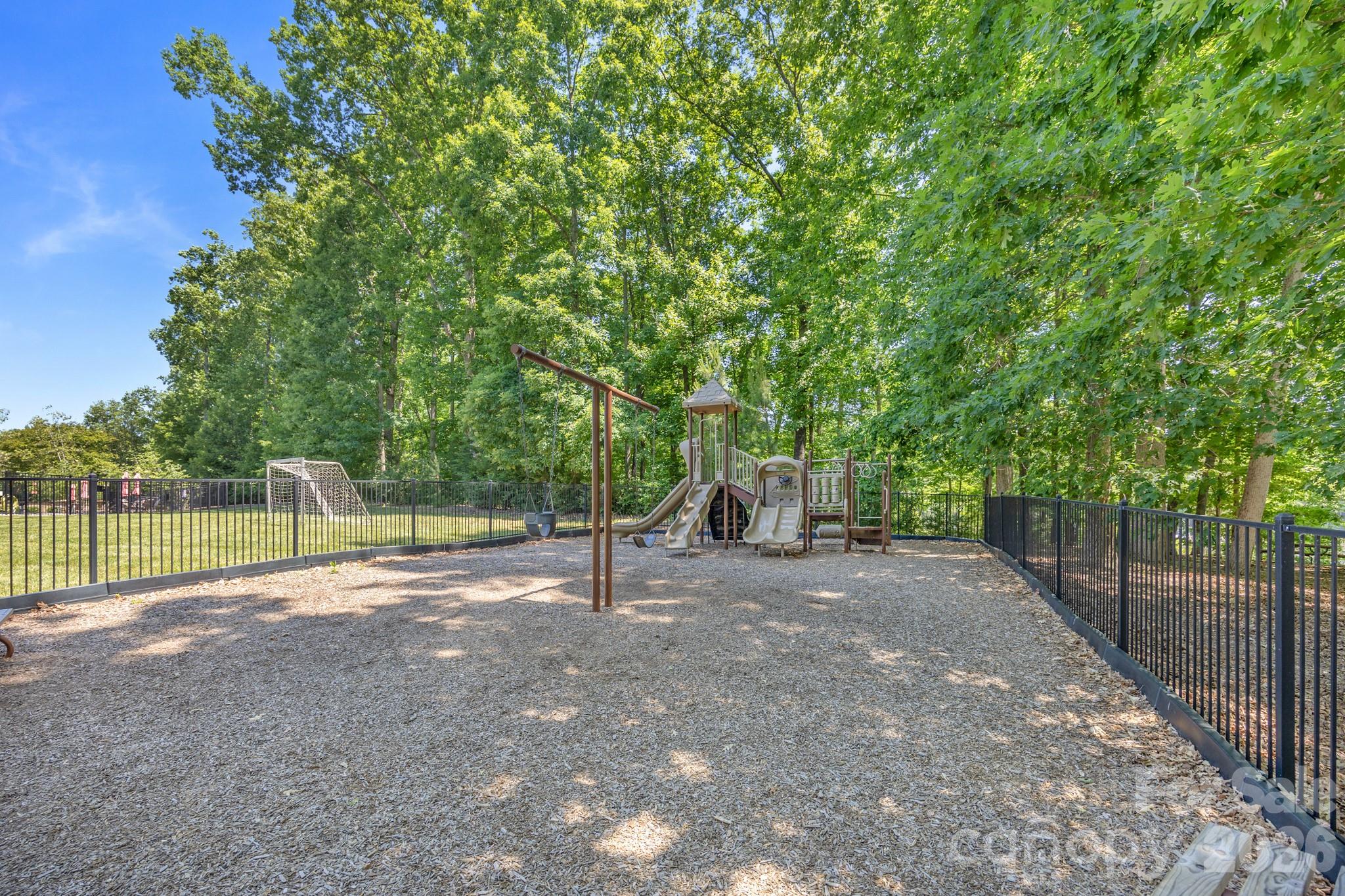 6407 Barcelona Way — Charlotte