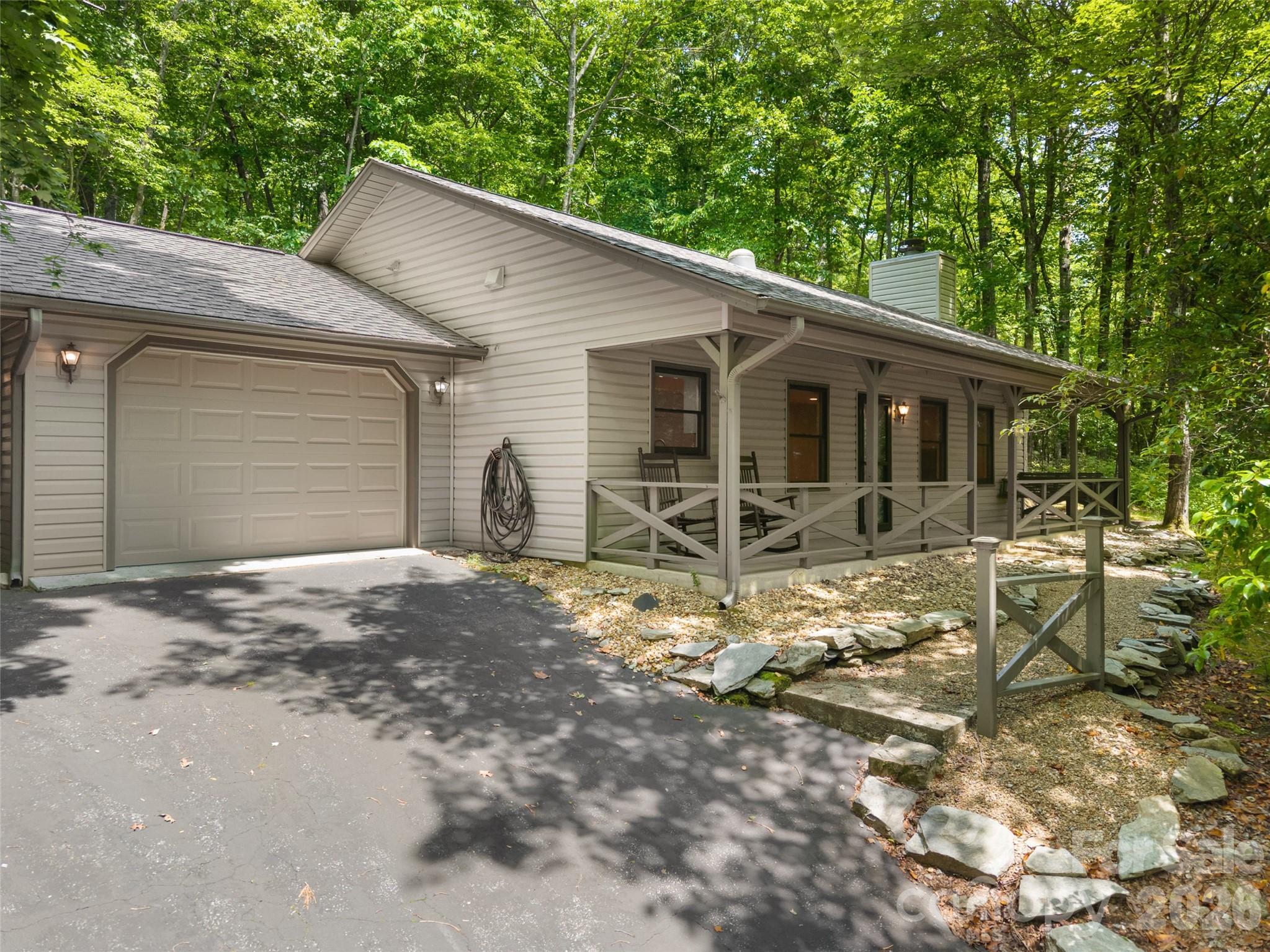 90 Cheestoonaya Way — Brevard