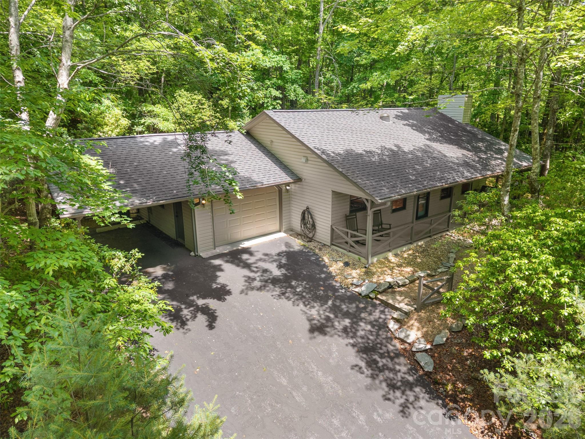 90 Cheestoonaya Way — Brevard