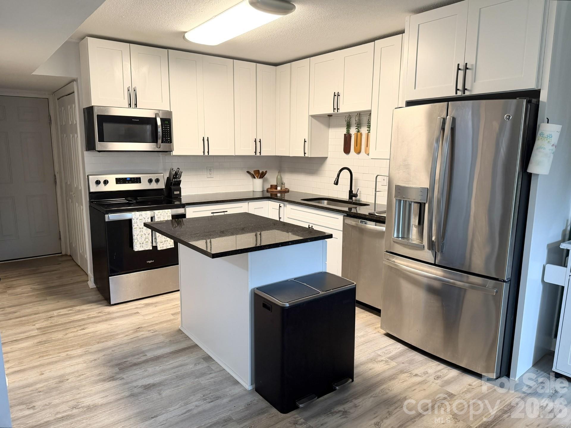 5662 Coulee Place — Charlotte