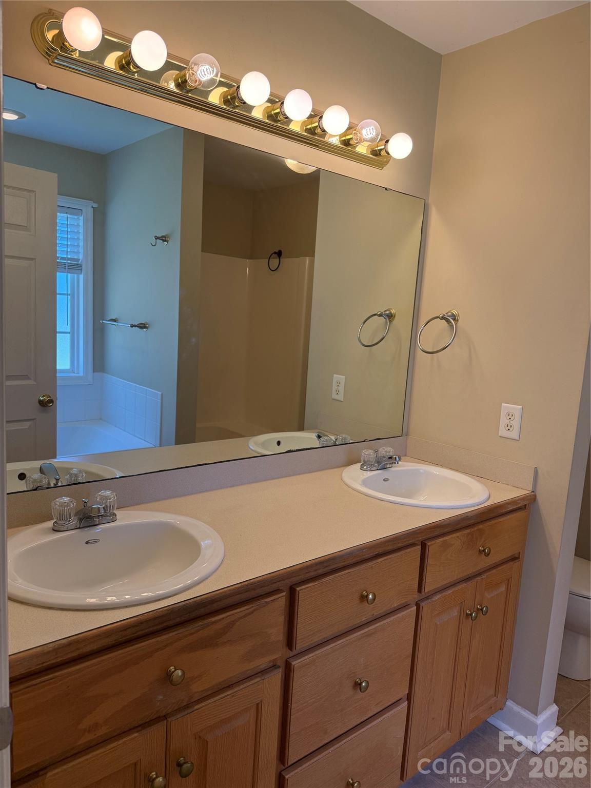 2178 Ixoria Road #6 — Lancaster