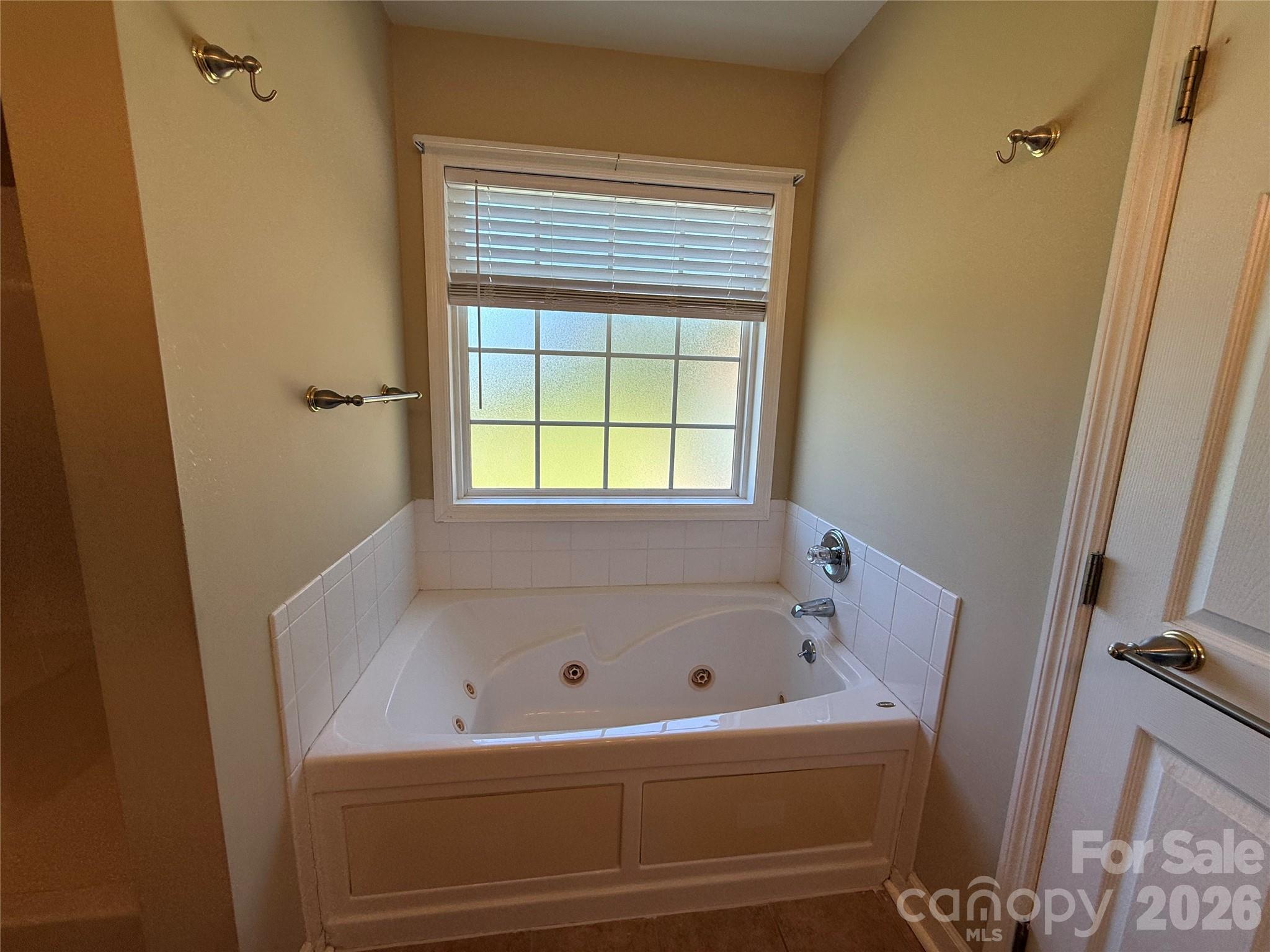 2178 Ixoria Road #6 — Lancaster