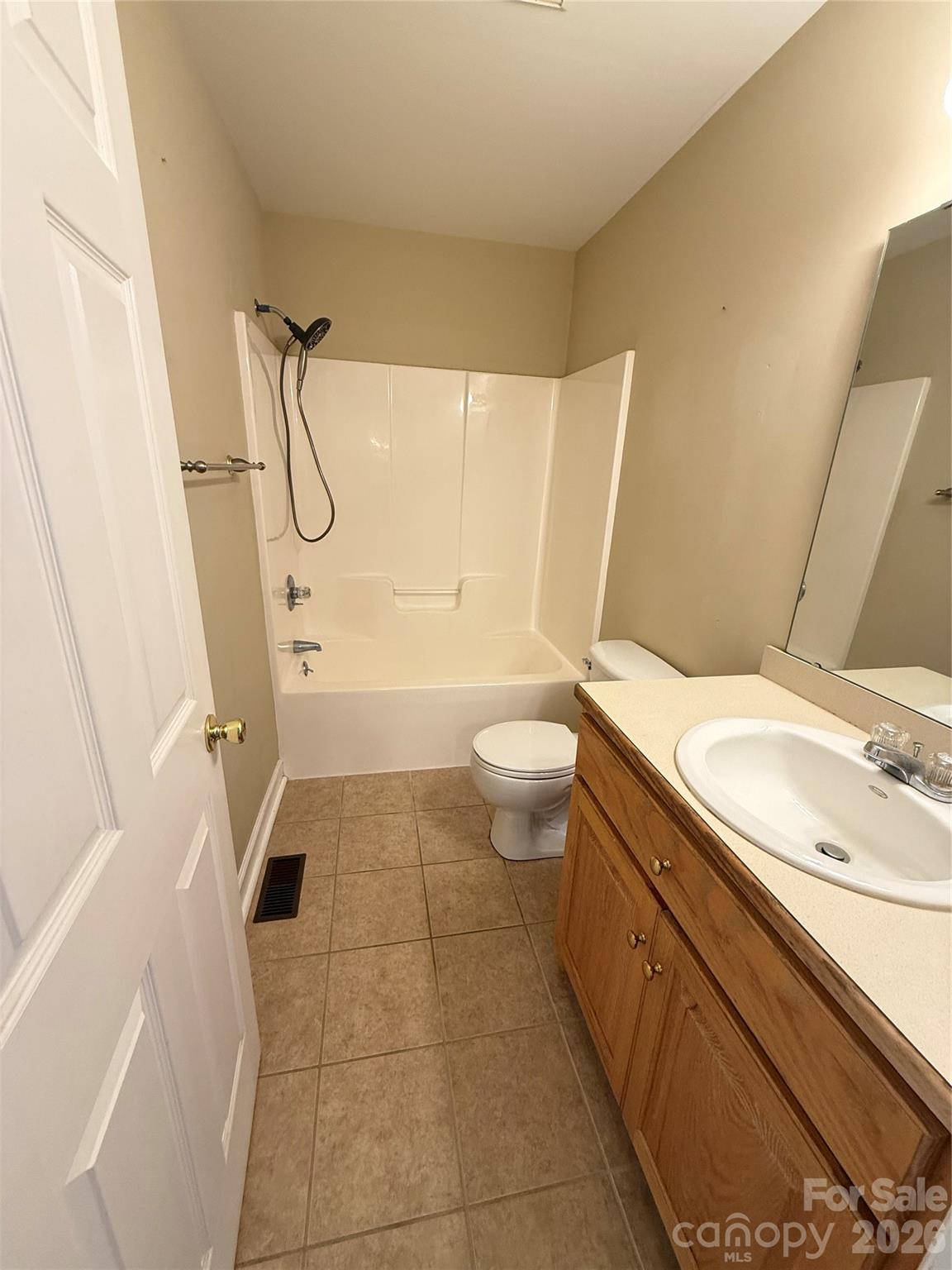 2178 Ixoria Road #6 — Lancaster