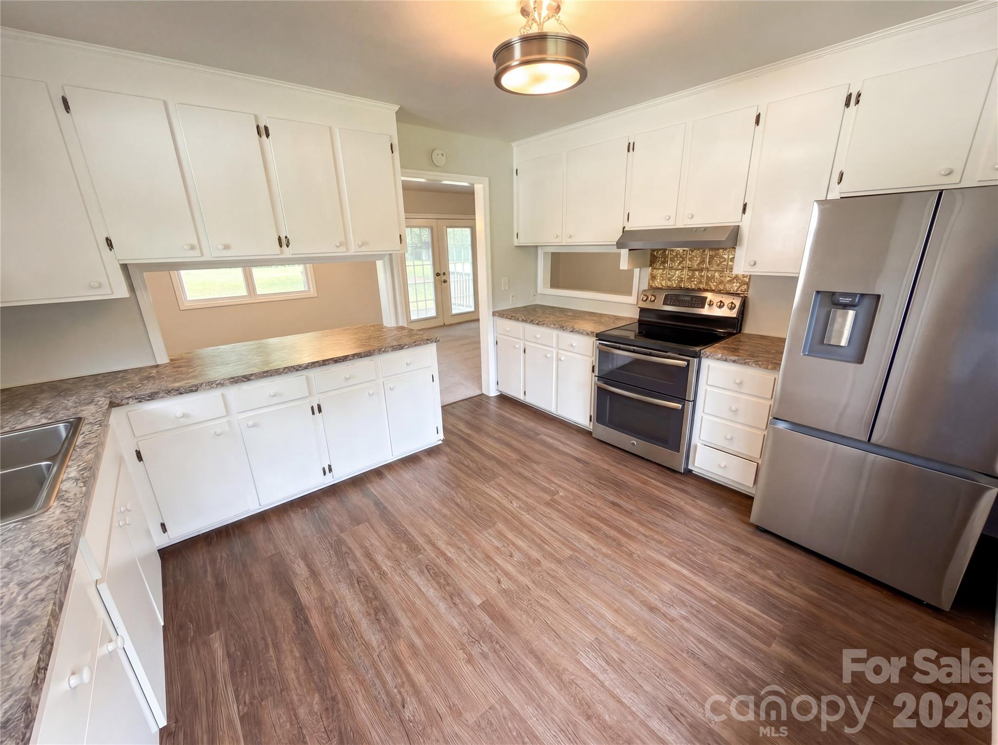 565 Rutledge Drive — Catawba