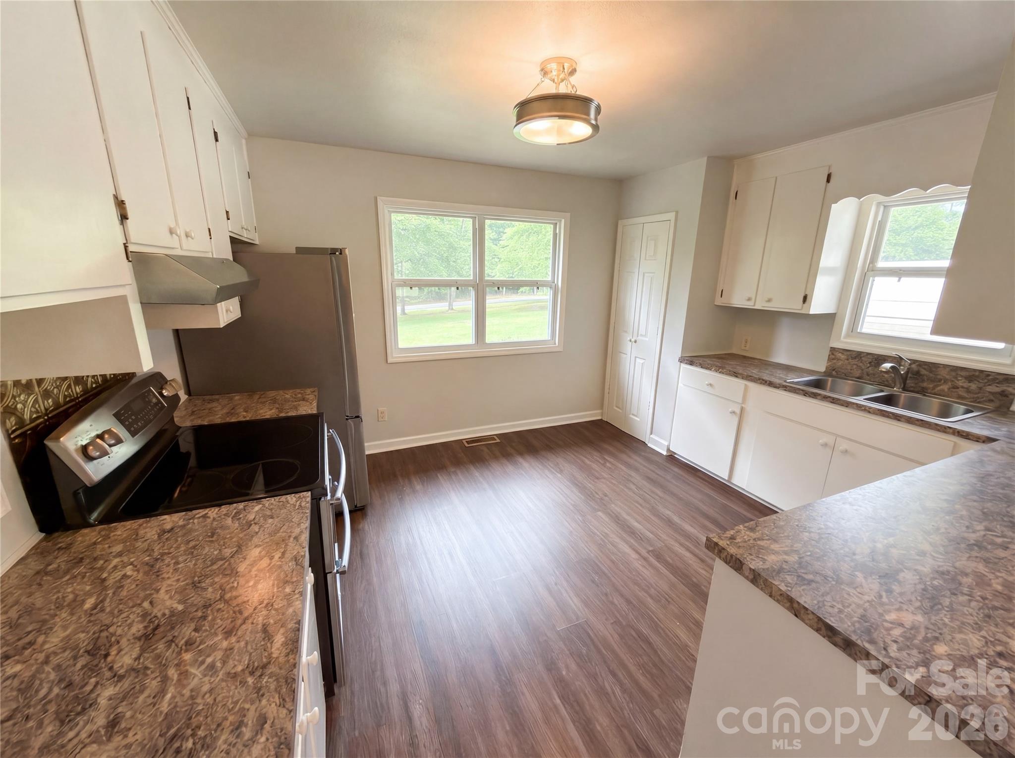 565 Rutledge Drive — Catawba