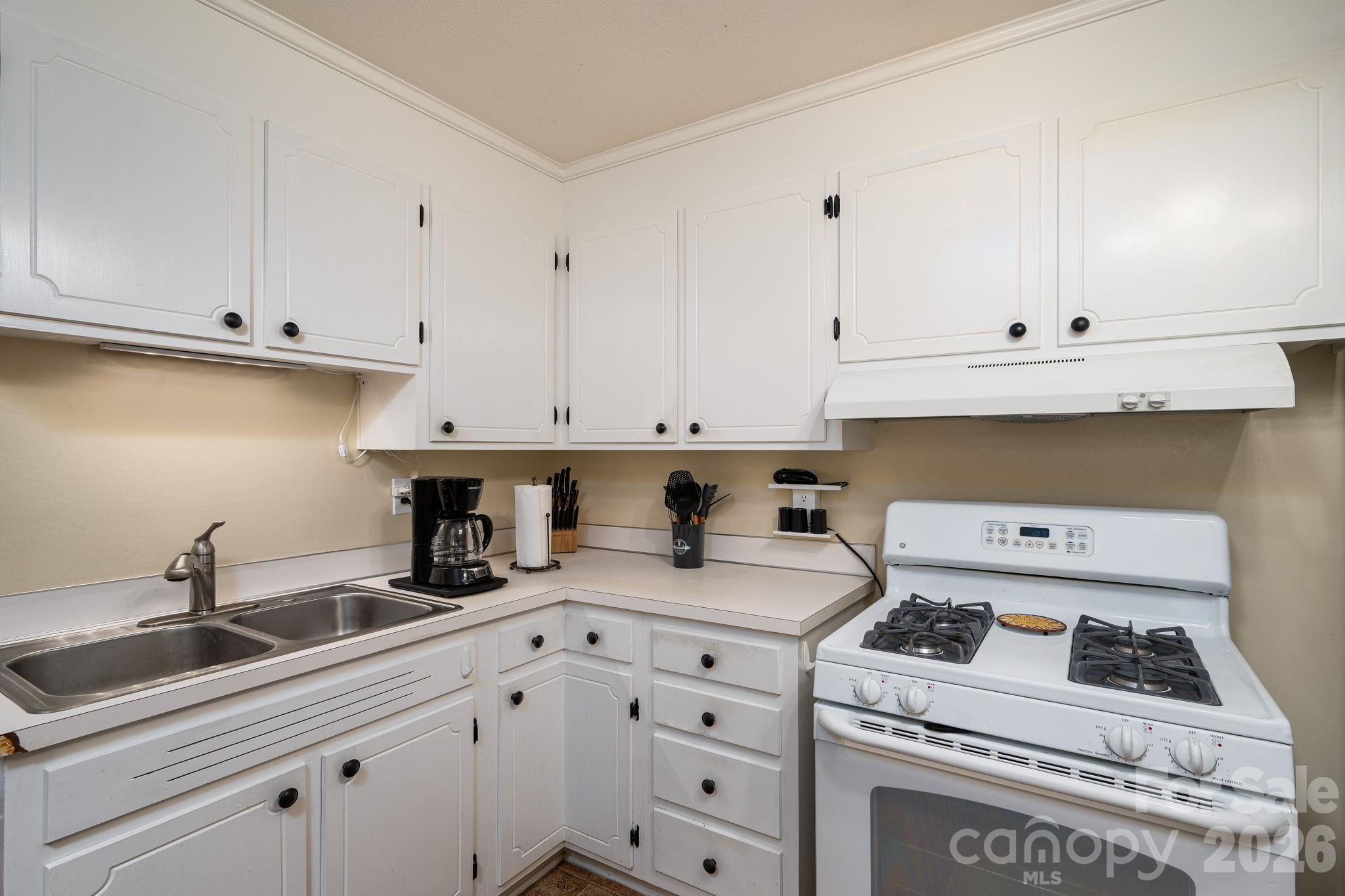 712 Crestwood Avenue — Gastonia