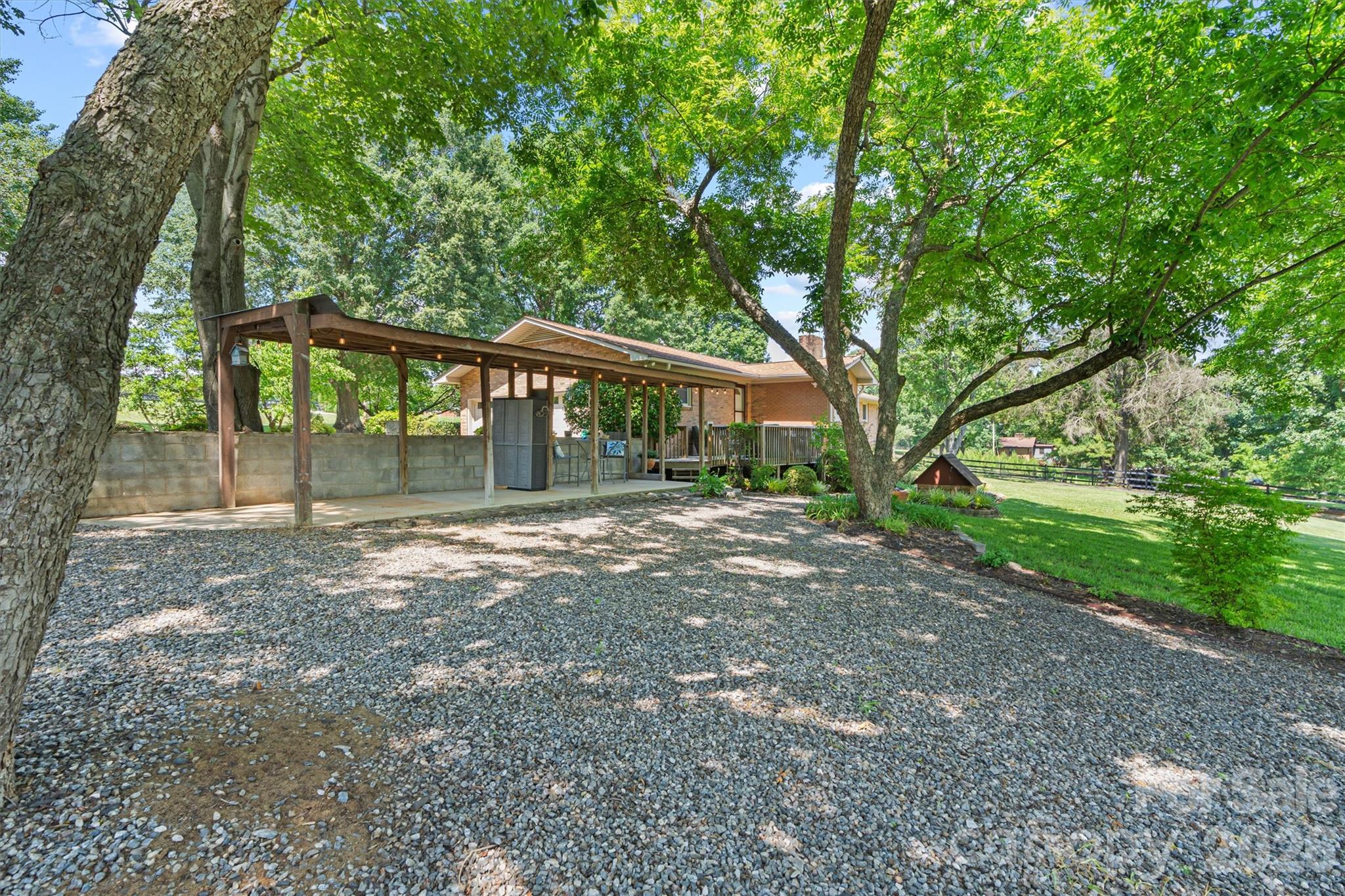 256 Johnson Dairy Road — Mooresville