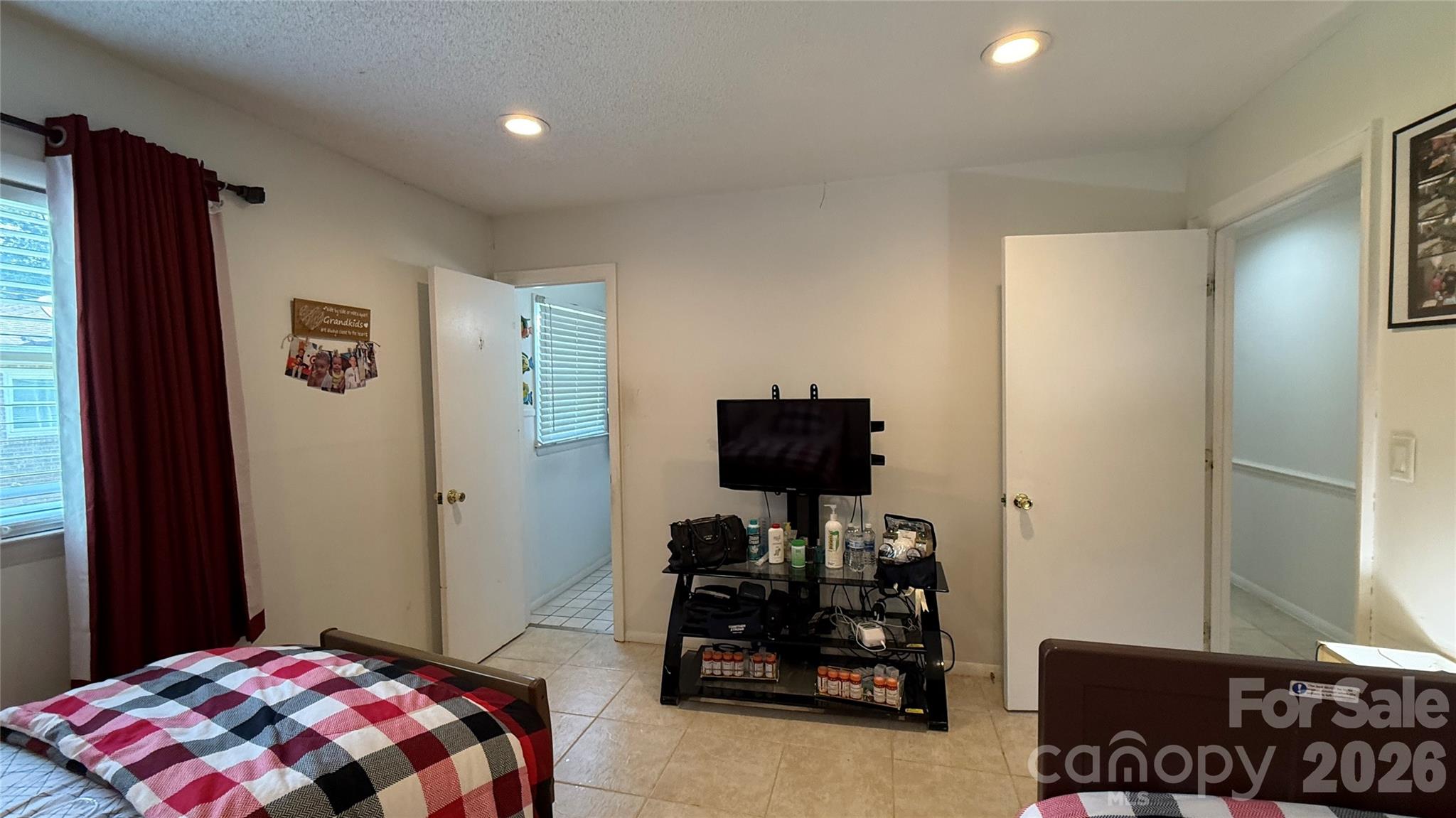 172 Parkland Drive — Forest City