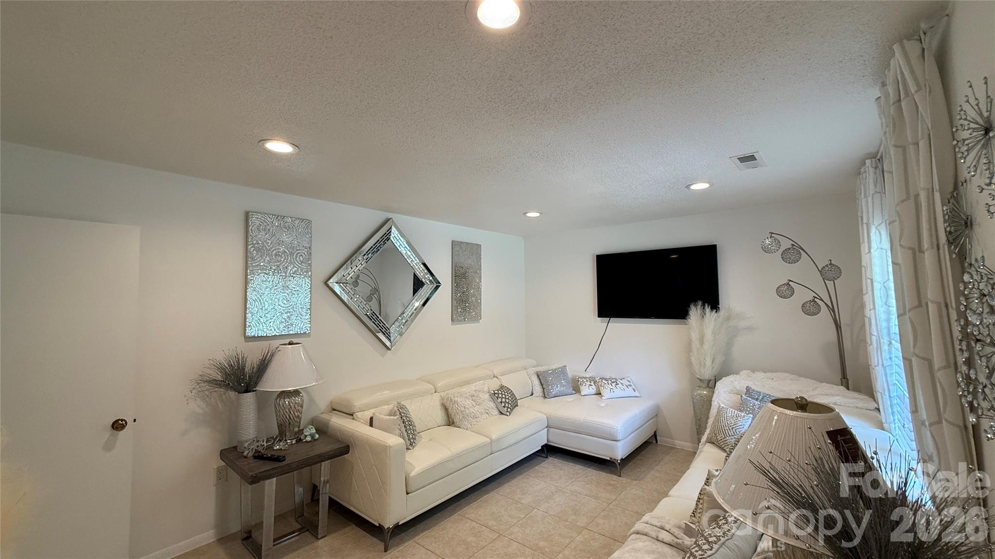 172 Parkland Drive — Forest City