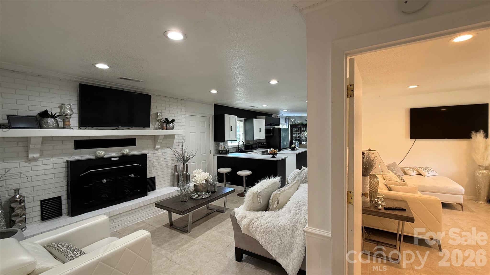 172 Parkland Drive — Forest City