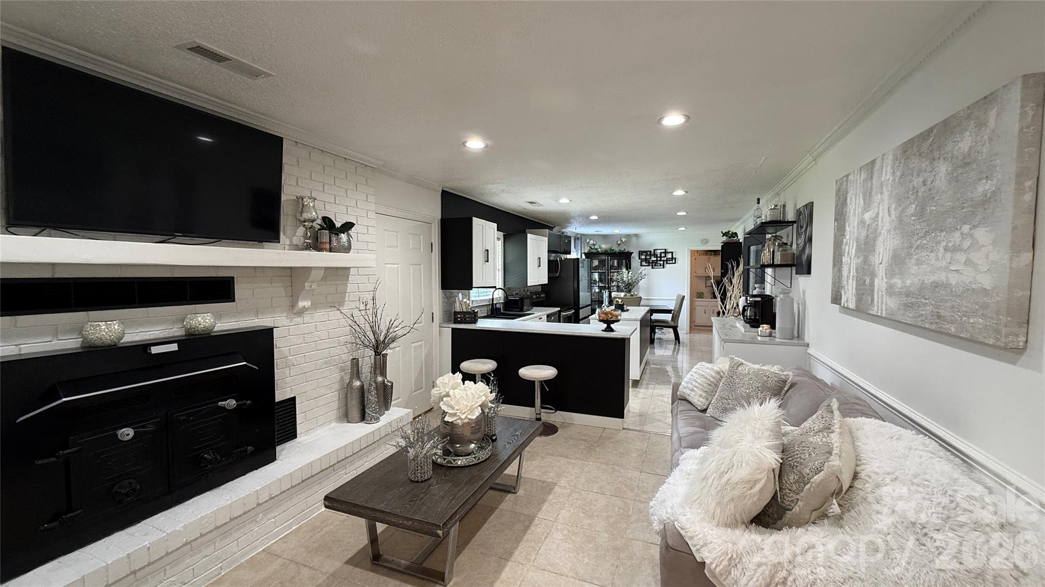 172 Parkland Drive — Forest City