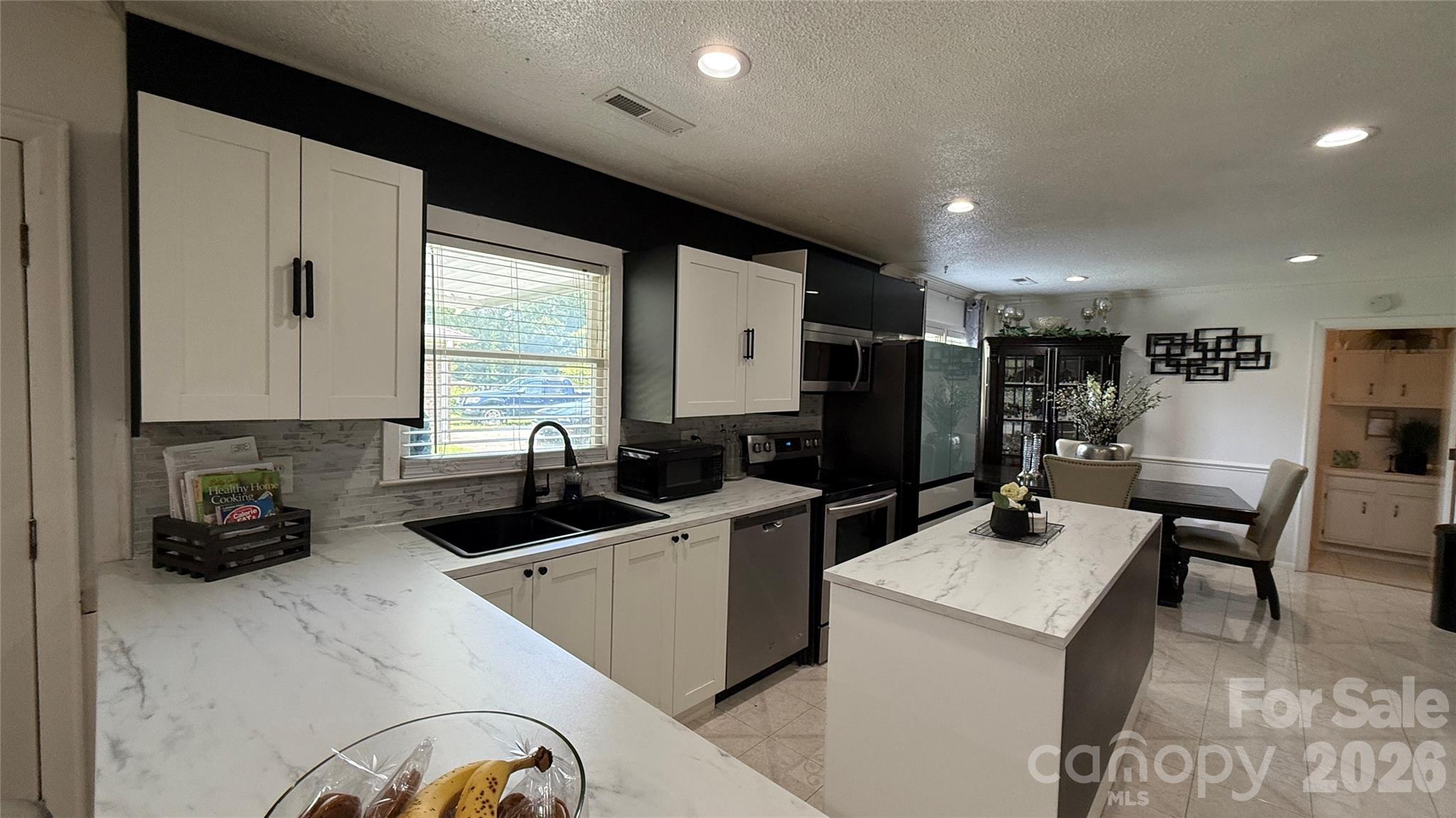 172 Parkland Drive — Forest City