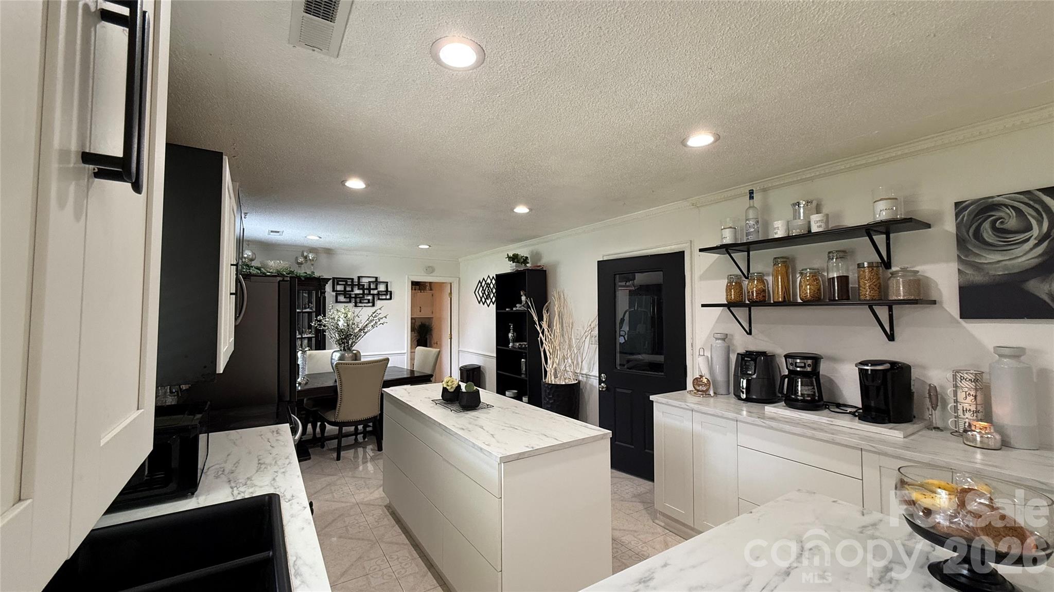 172 Parkland Drive — Forest City