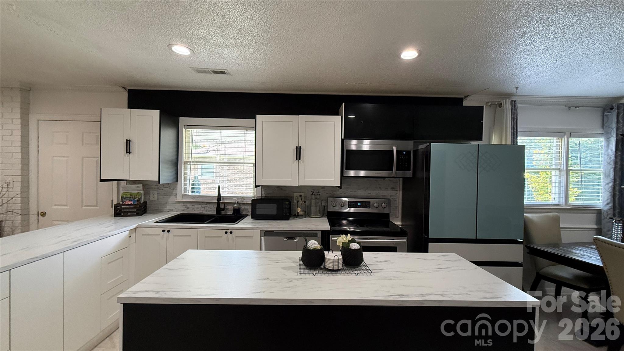 172 Parkland Drive — Forest City