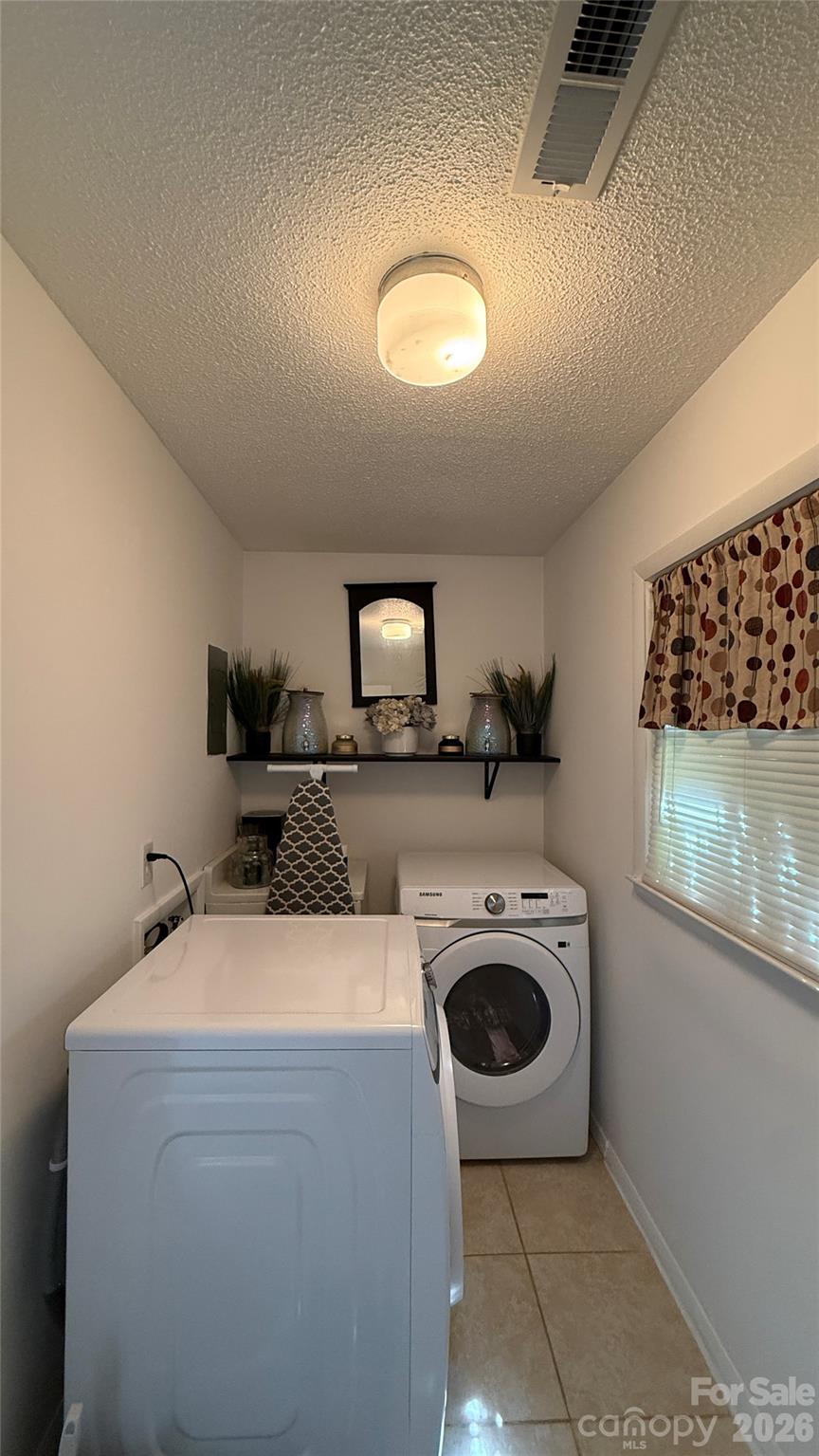 172 Parkland Drive — Forest City