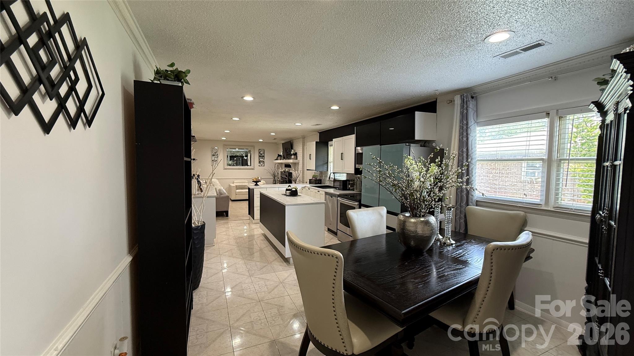 172 Parkland Drive — Forest City