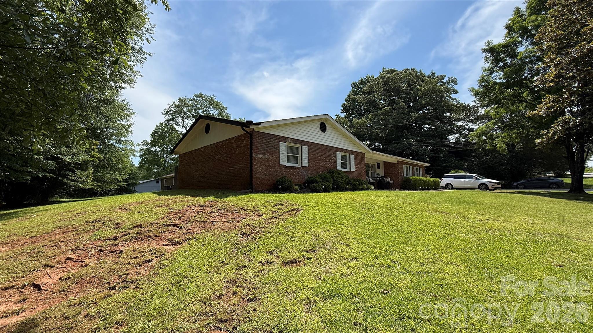 172 Parkland Drive — Forest City