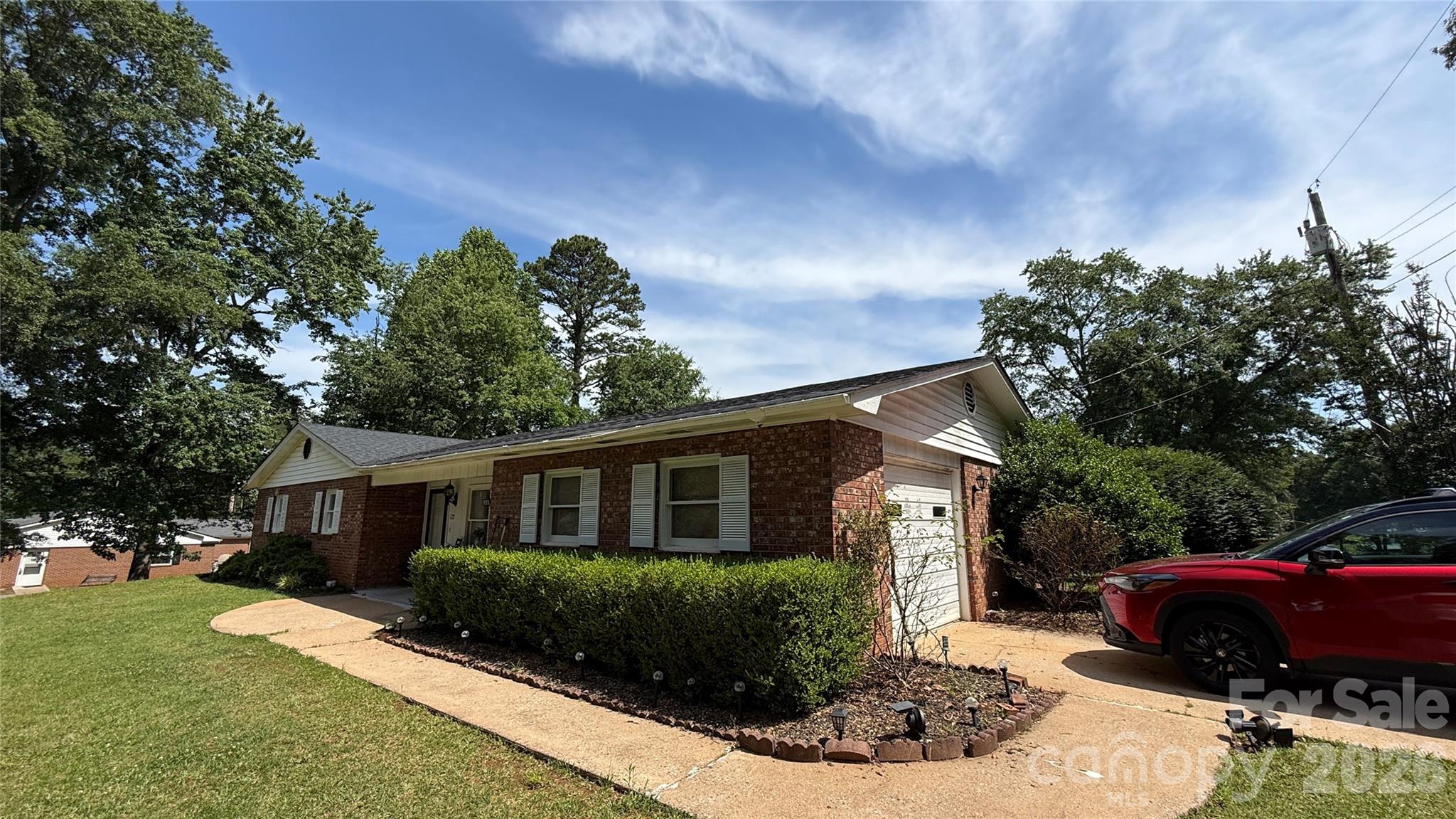 172 Parkland Drive — Forest City