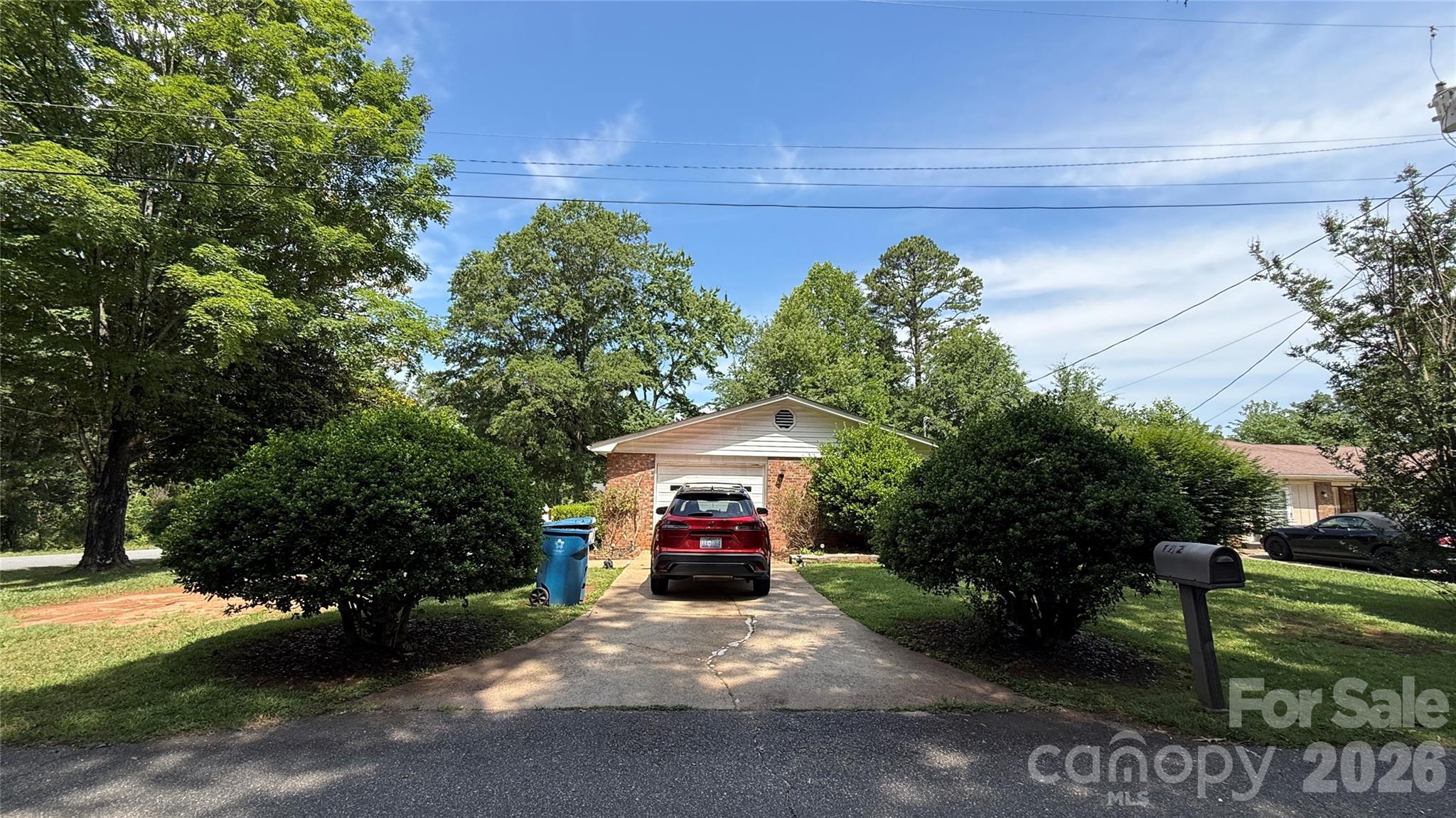 172 Parkland Drive — Forest City