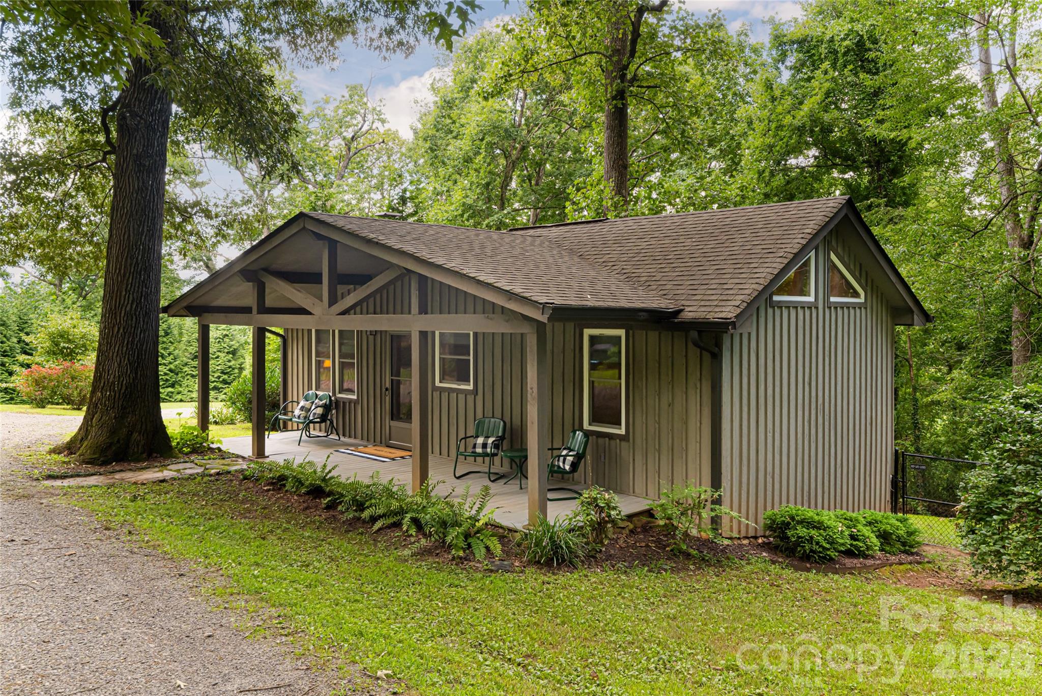 711 Shawnee Trail — Asheville