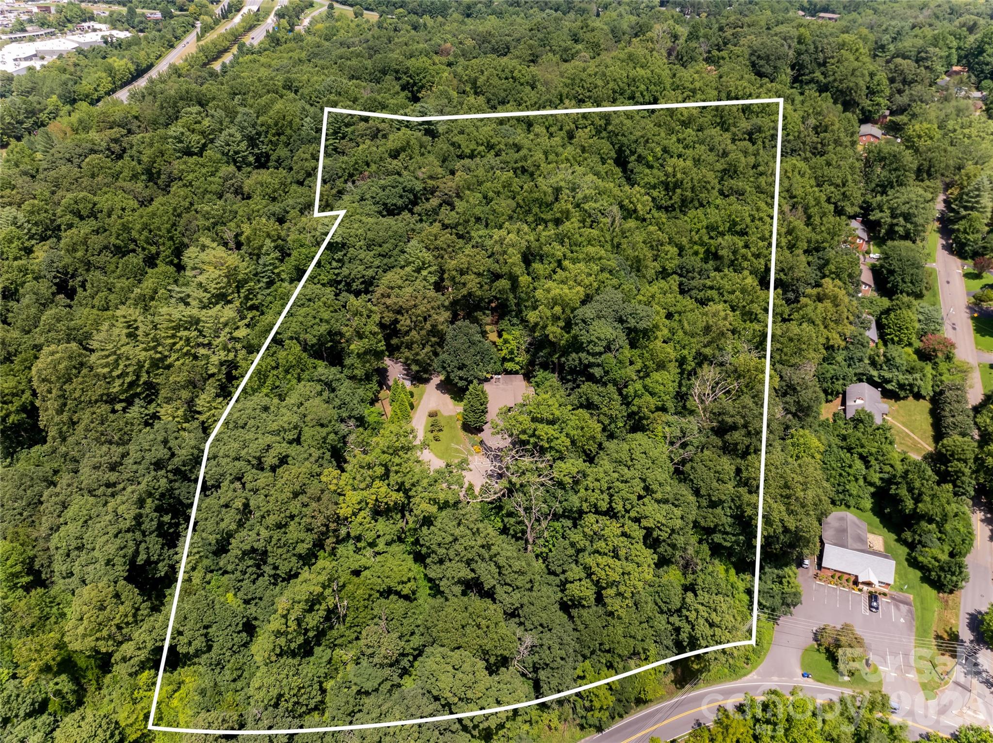 711 Shawnee Trail — Asheville