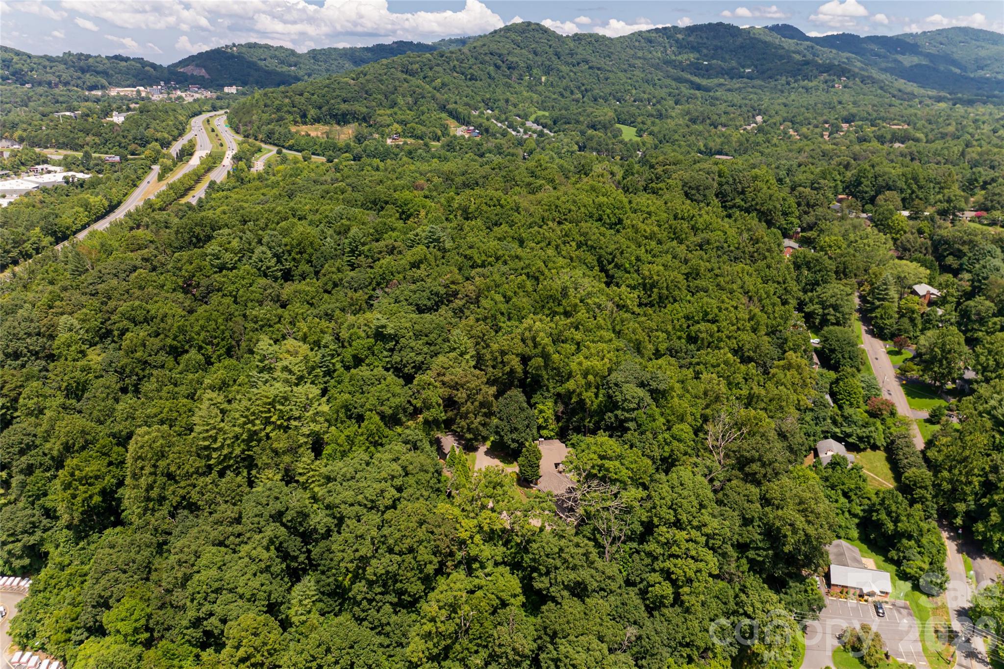 711 Shawnee Trail — Asheville