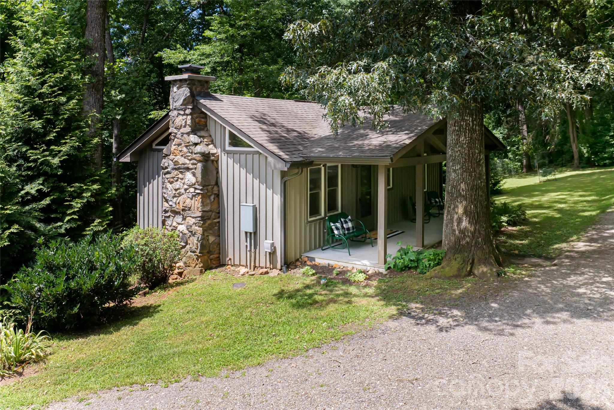711 Shawnee Trail — Asheville