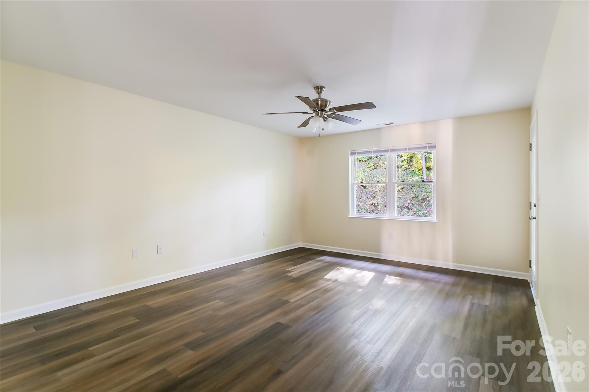 605 Carlyle Way — Asheville