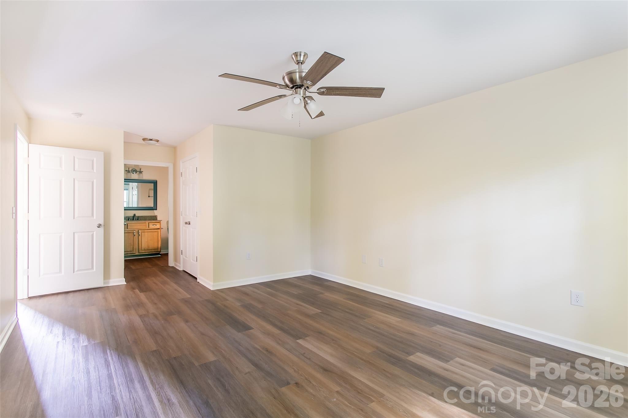 605 Carlyle Way — Asheville
