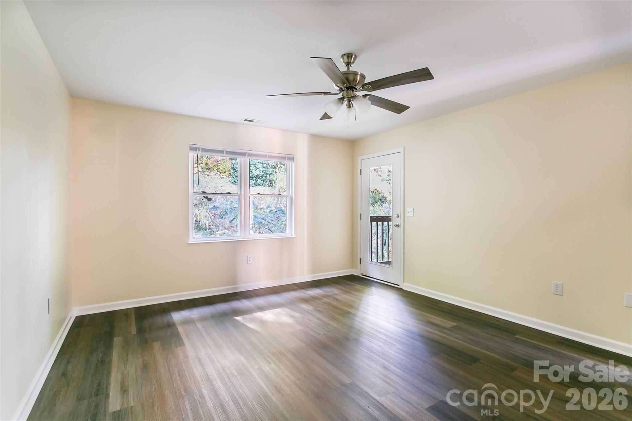 605 Carlyle Way — Asheville